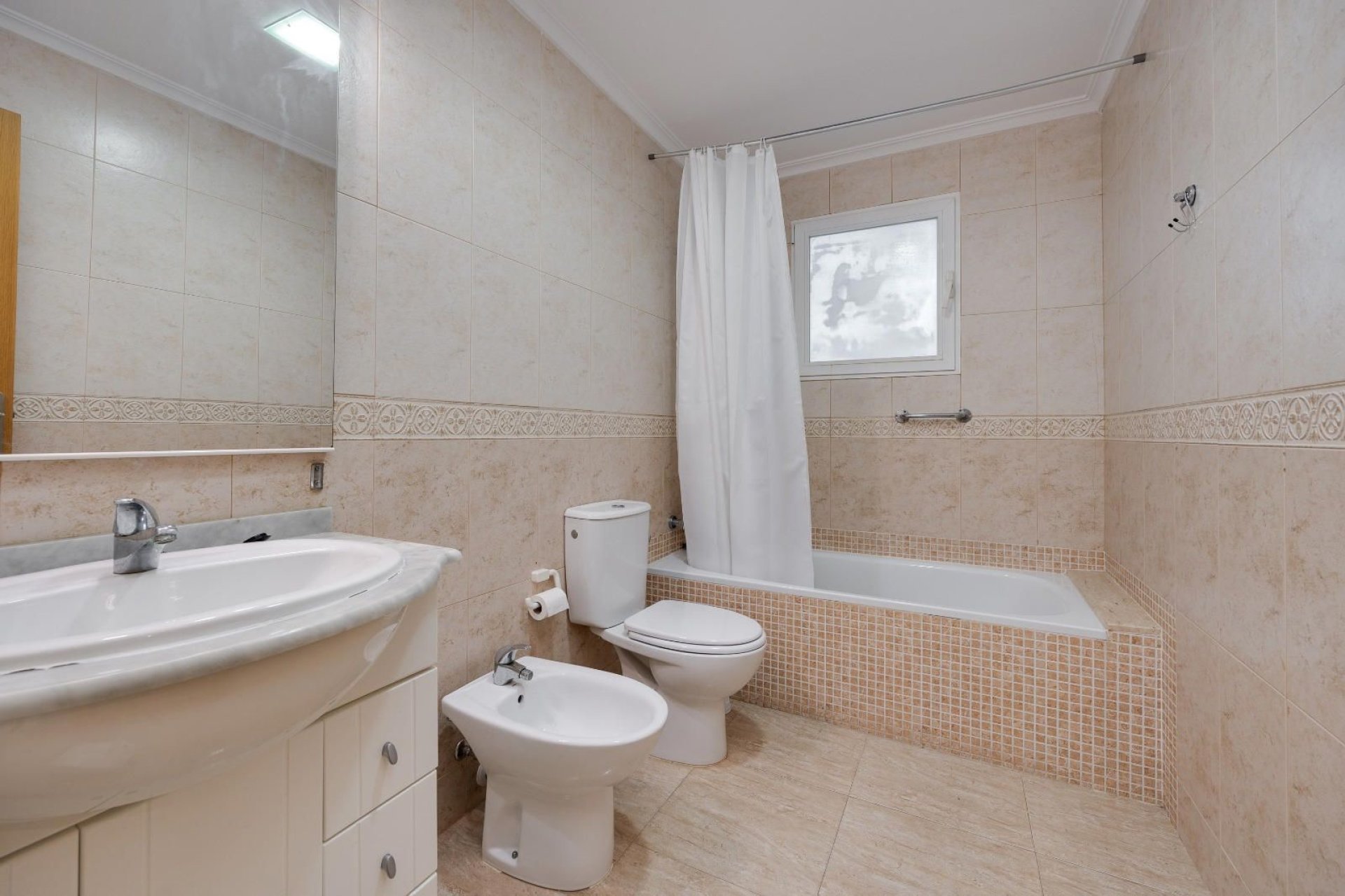 Resale - Apartamento - Torrevieja - Playa de los Locos