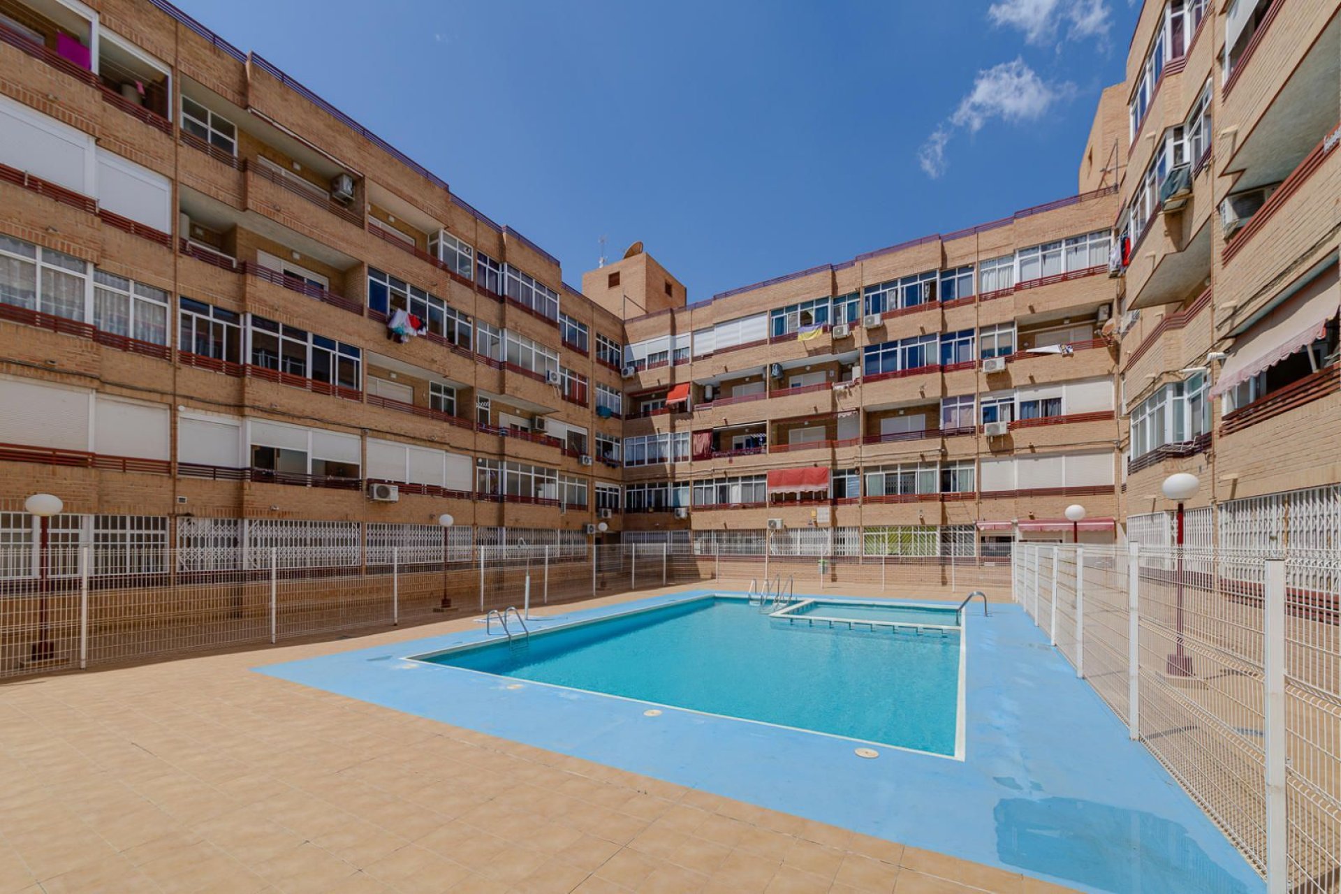 Resale - Apartamento - Torrevieja - Playa de los Locos