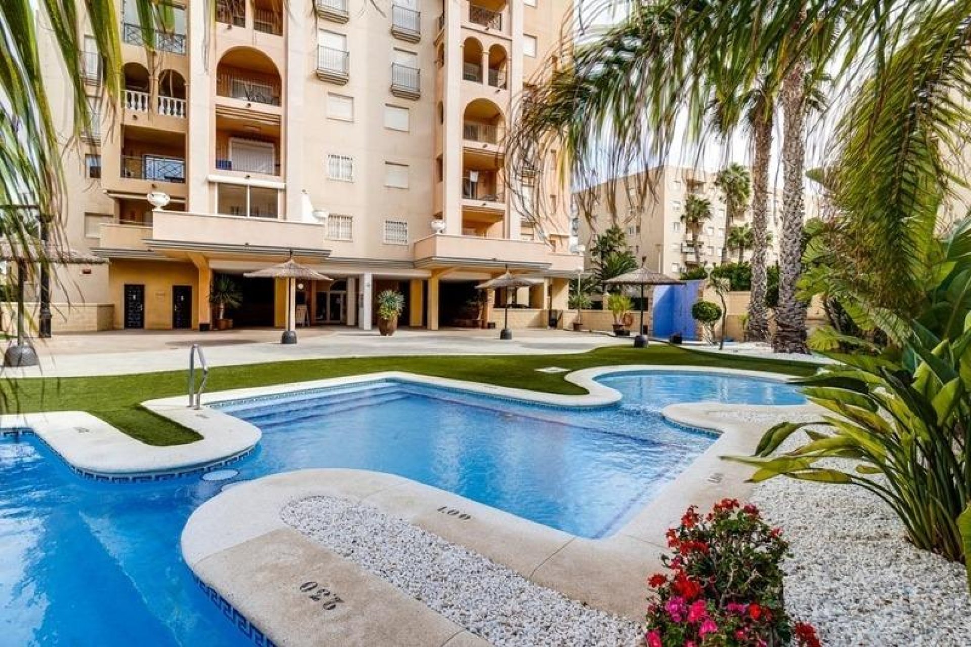 Resale - Apartamento - Torrevieja - Playa de los Locos