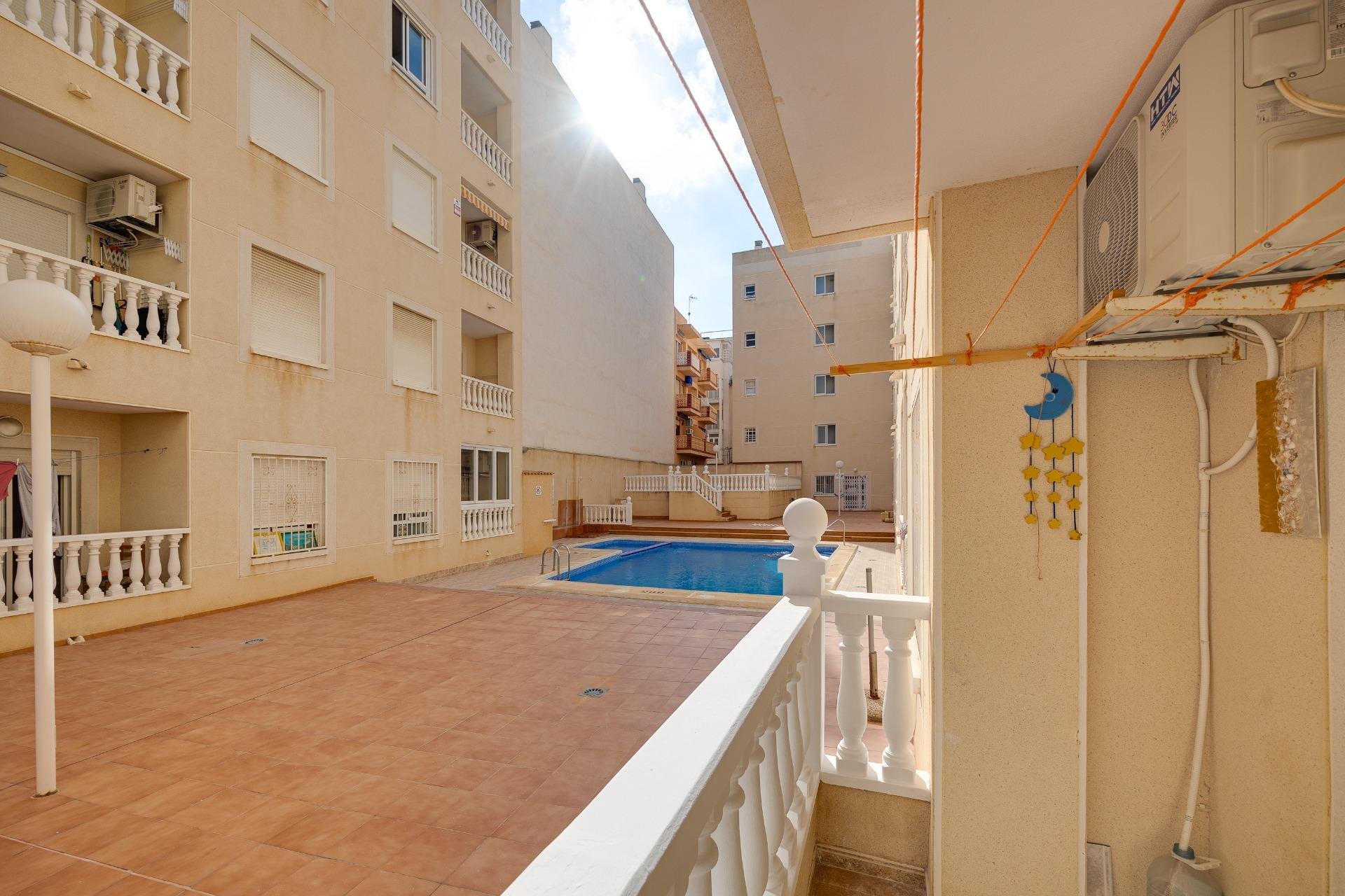 Resale - Apartamento - Torrevieja - Playa de los Locos