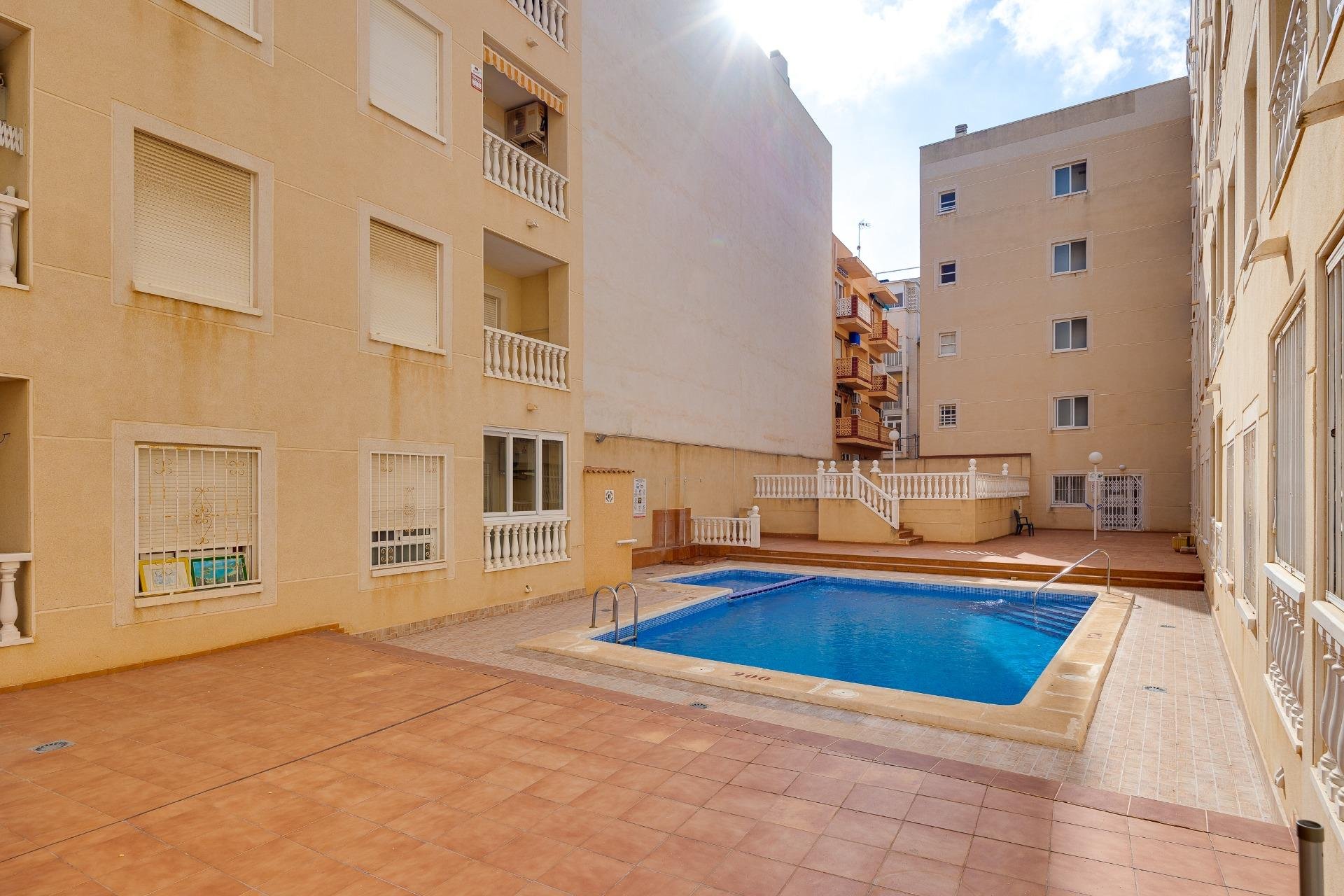 Resale - Apartamento - Torrevieja - Playa de los Locos