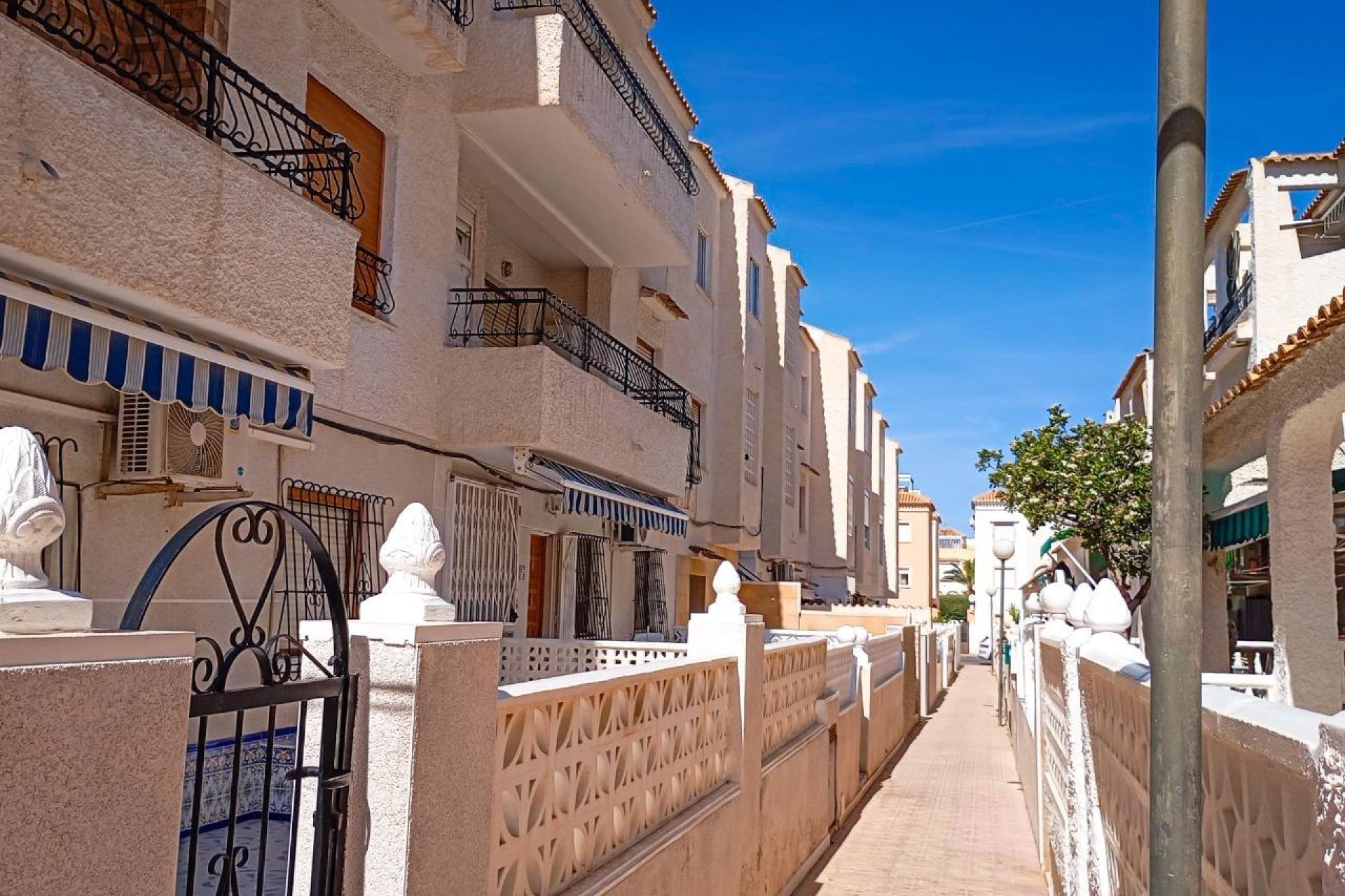 Resale - Apartamento - Torrevieja - Playa de los Naufragos