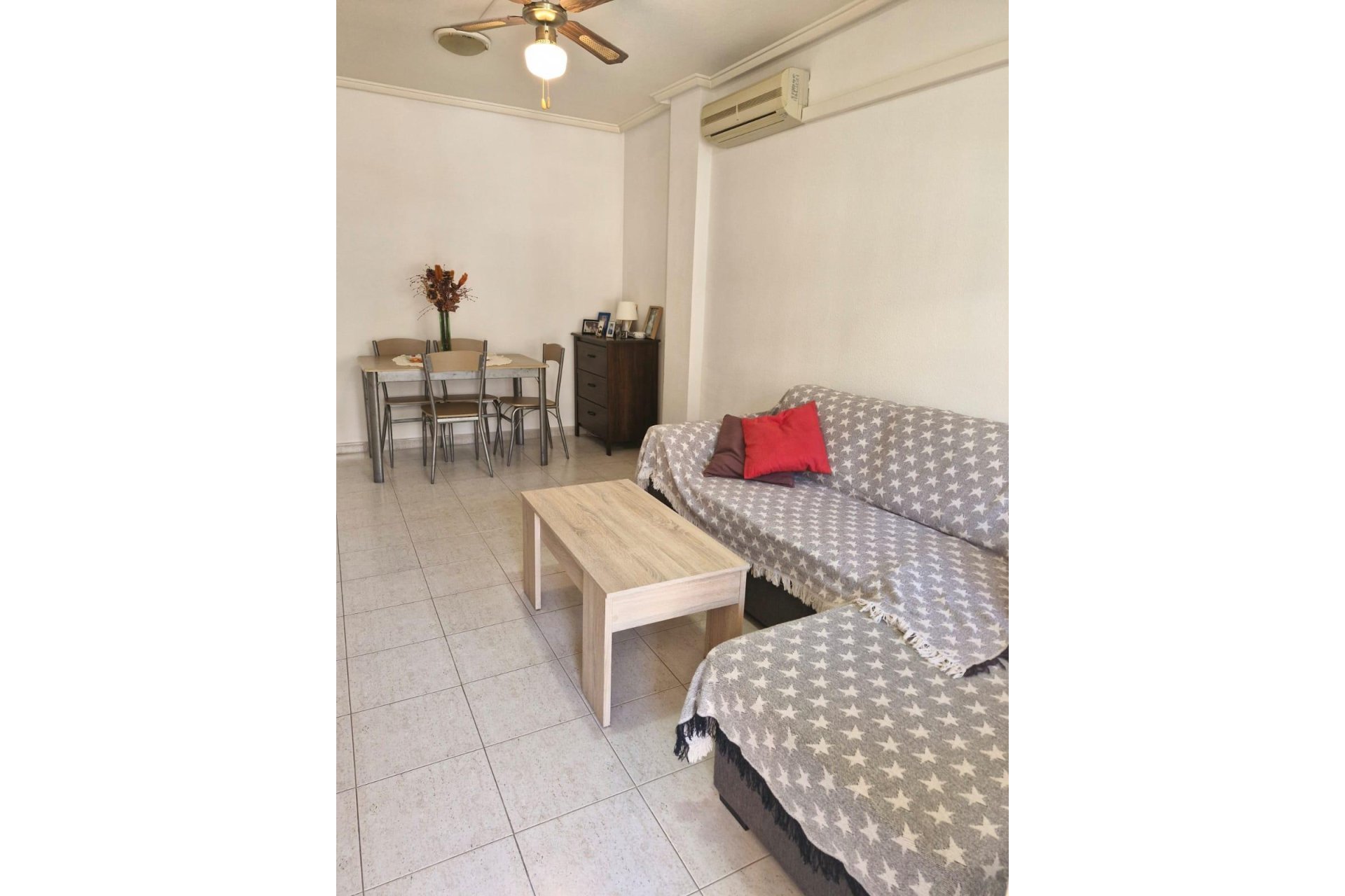 Resale - Apartamento - Torrevieja - Playa de los Naufragos