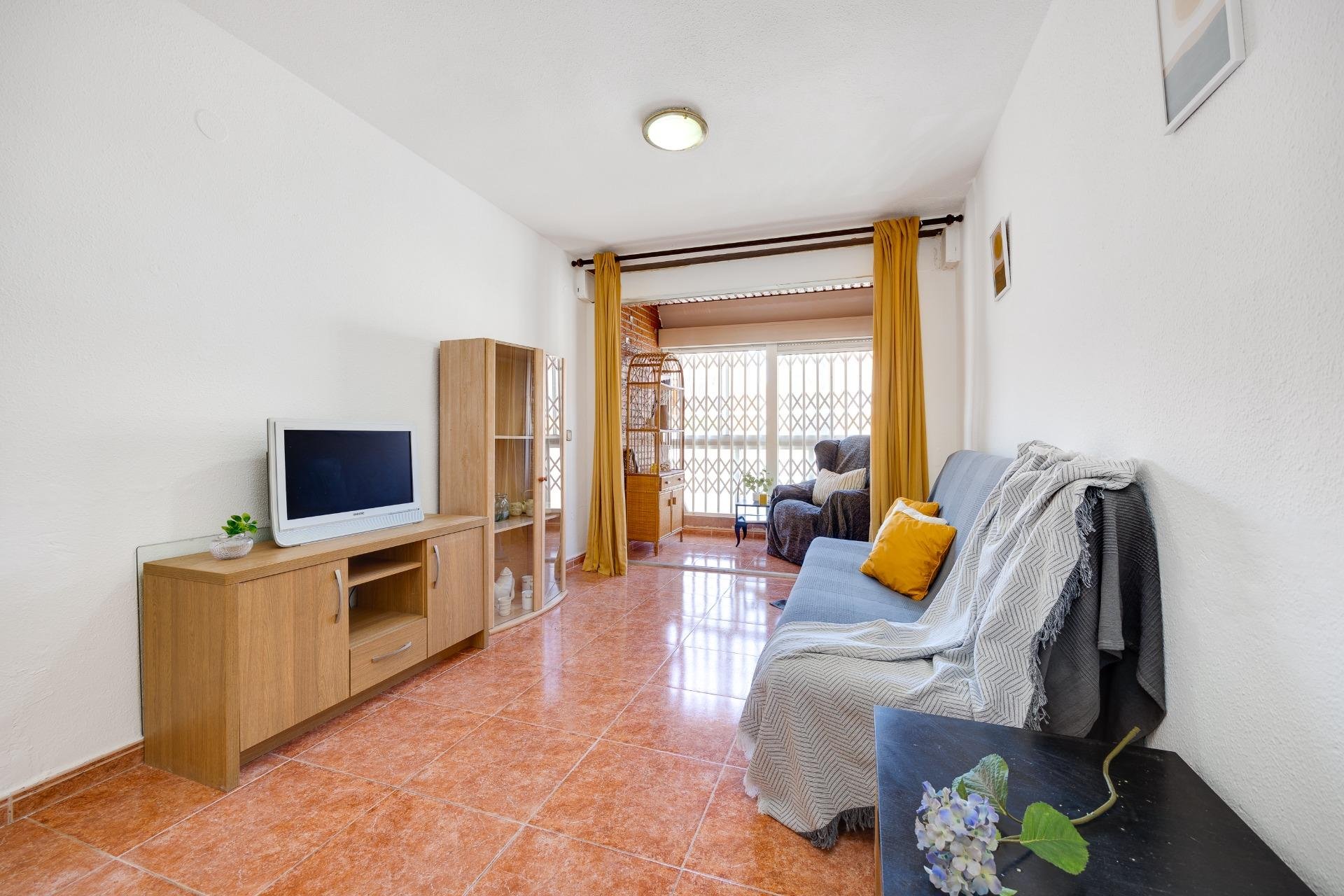 Resale - Apartamento - Torrevieja - Playa de los Naufragos