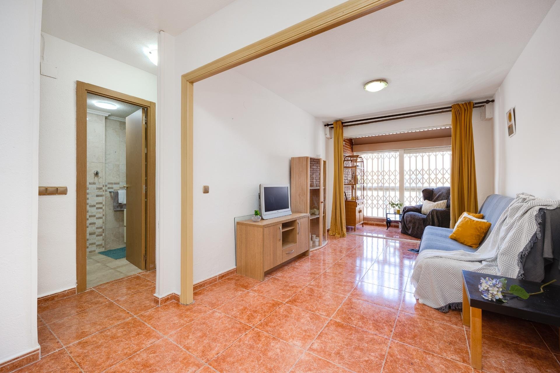 Resale - Apartamento - Torrevieja - Playa de los Naufragos