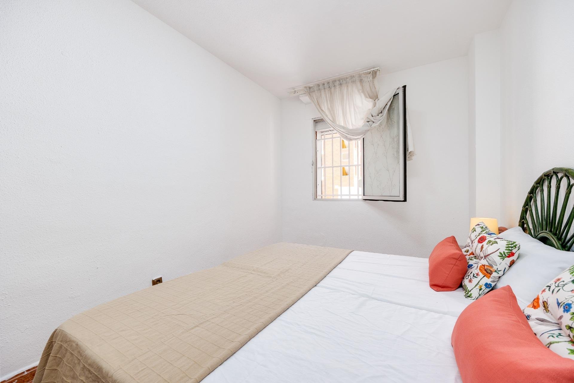 Resale - Apartamento - Torrevieja - Playa de los Naufragos