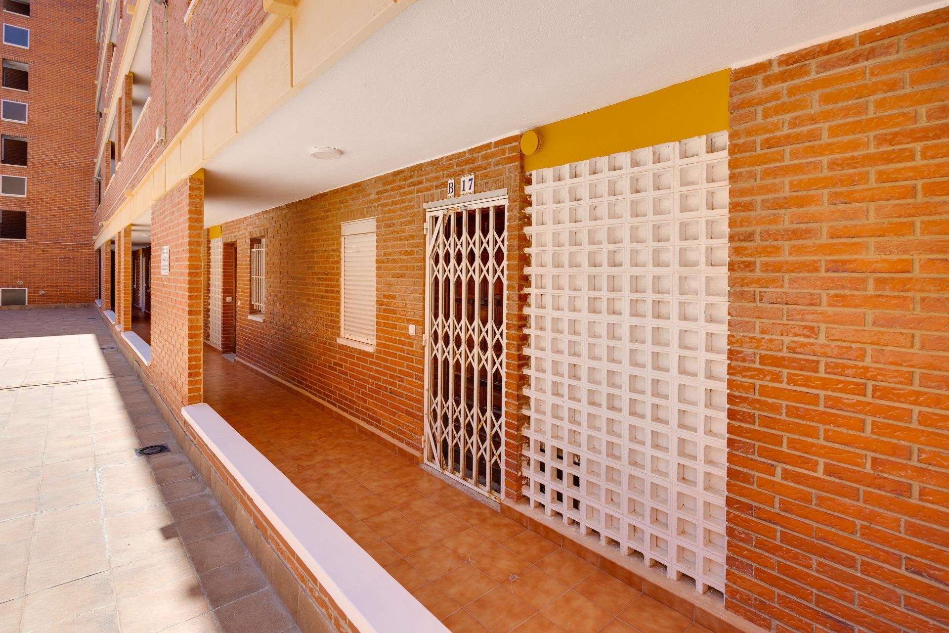 Resale - Apartamento - Torrevieja - Playa de los Naufragos