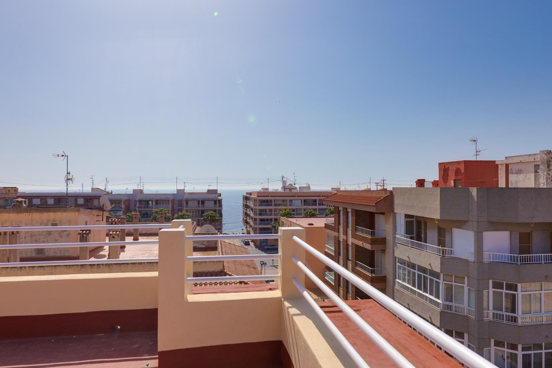 Resale - Apartamento - Torrevieja - Playa de los Naufragos