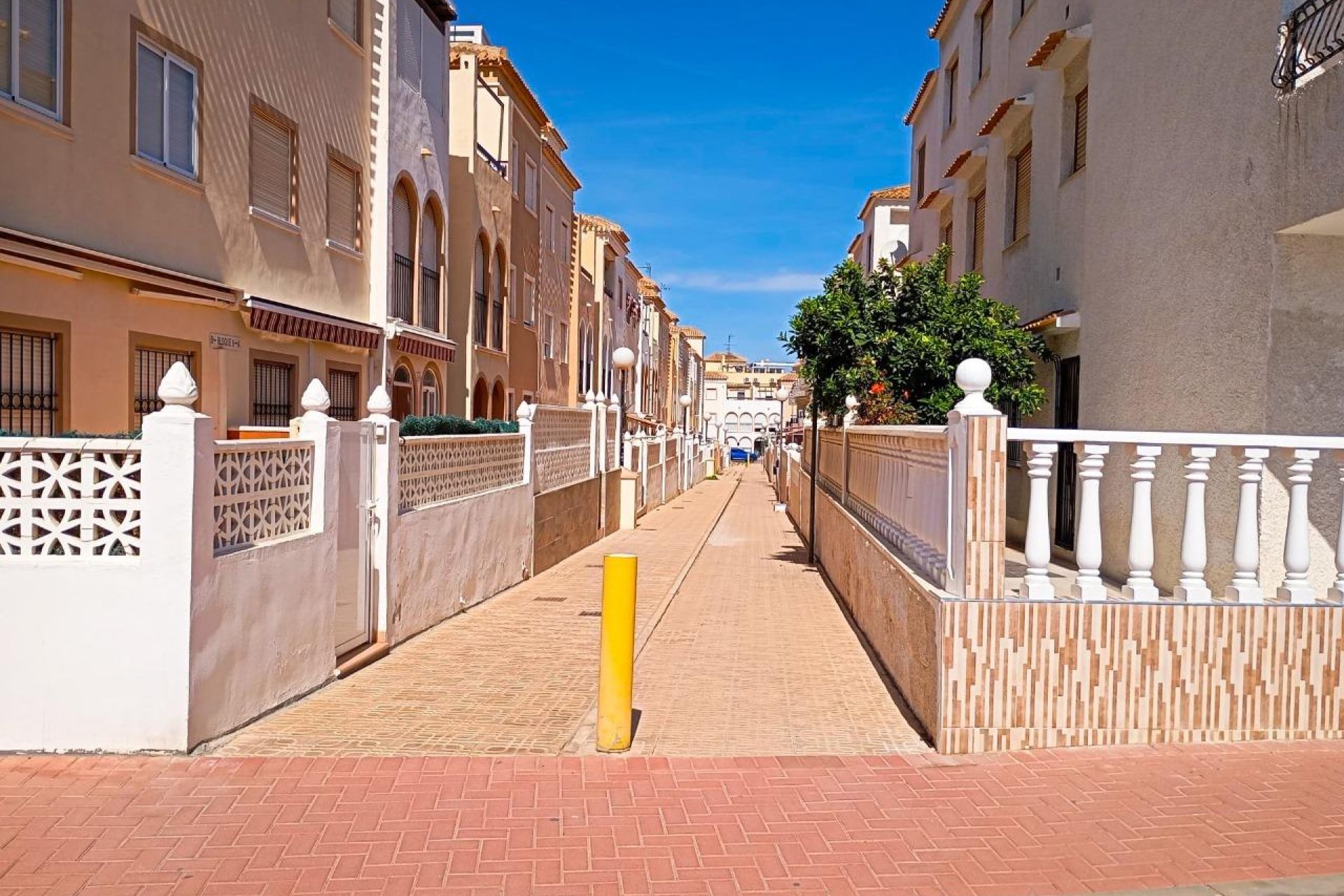 Resale - Apartamento - Torrevieja - Playa de los Naufragos