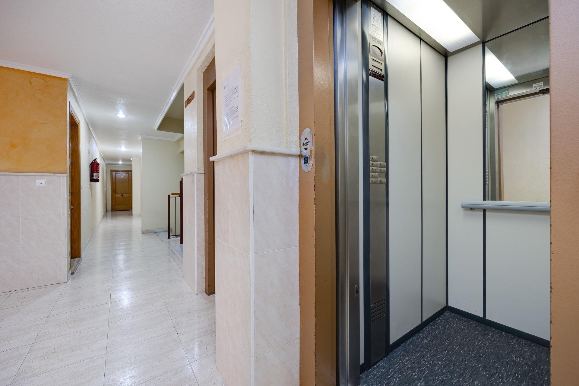 Resale - Apartamento - Torrevieja - Playa del Cura