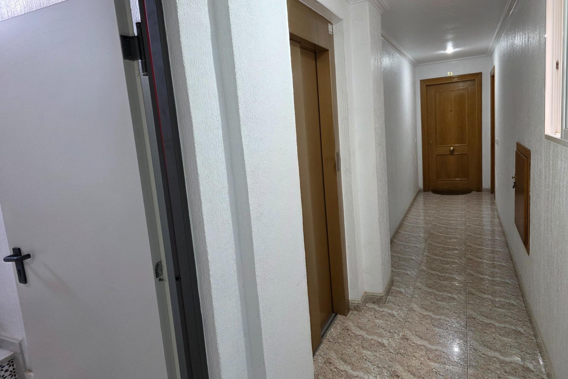 Resale - Apartamento - Torrevieja - Playa del Cura