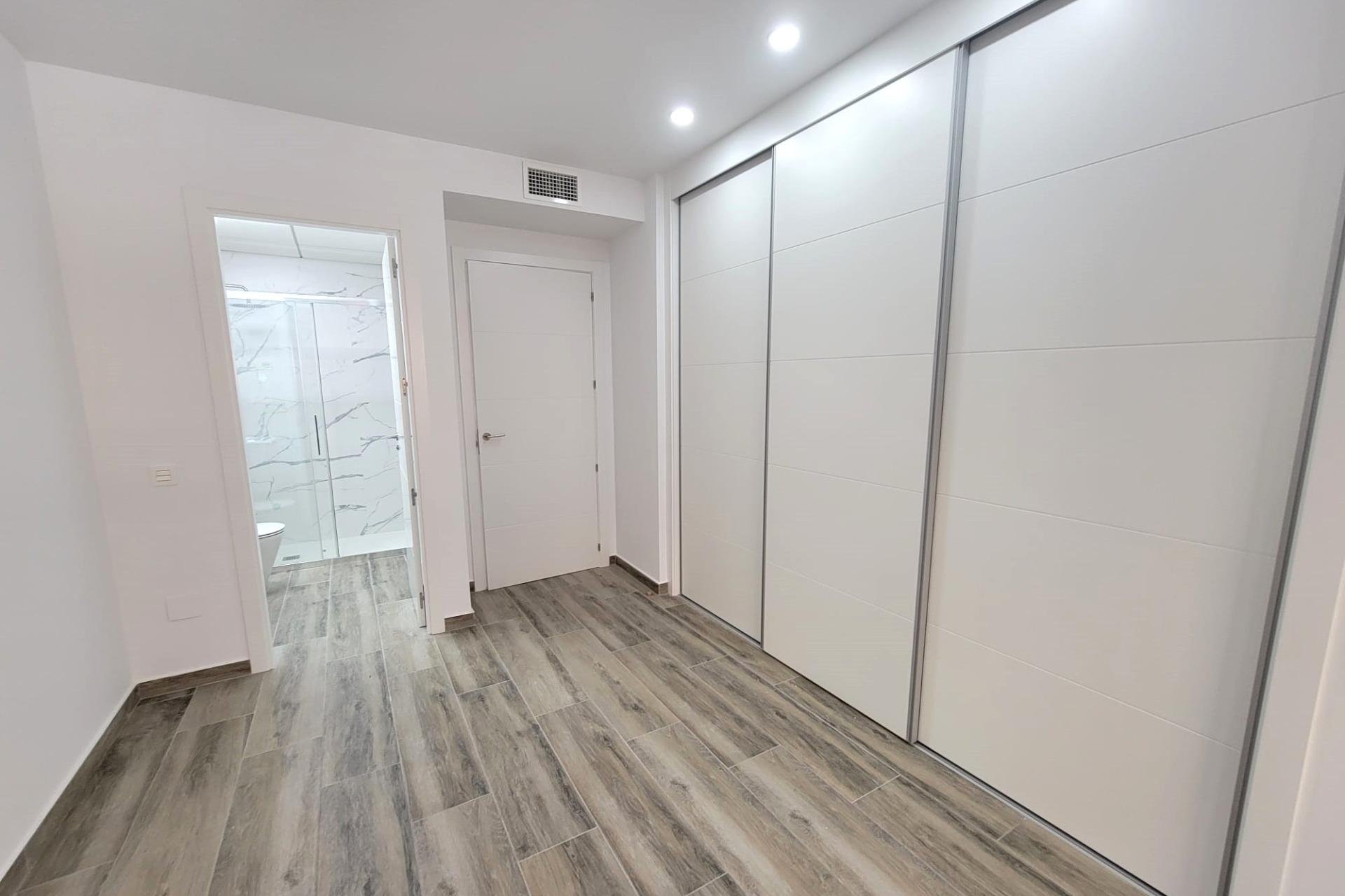 Resale - Apartamento - Torrevieja - Playa del Cura