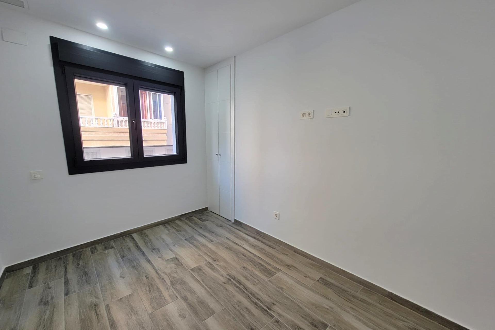 Resale - Apartamento - Torrevieja - Playa del Cura