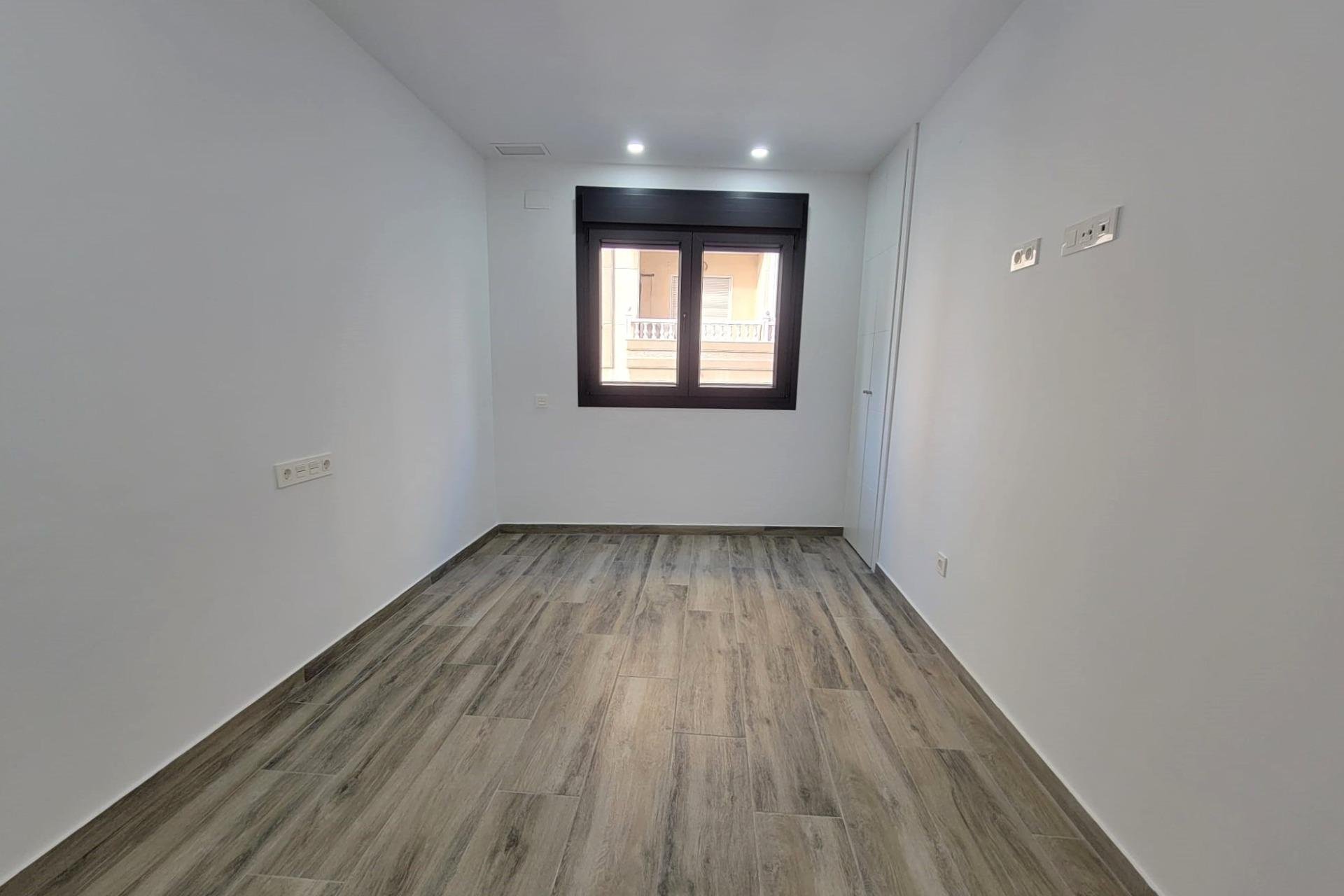 Resale - Apartamento - Torrevieja - Playa del Cura