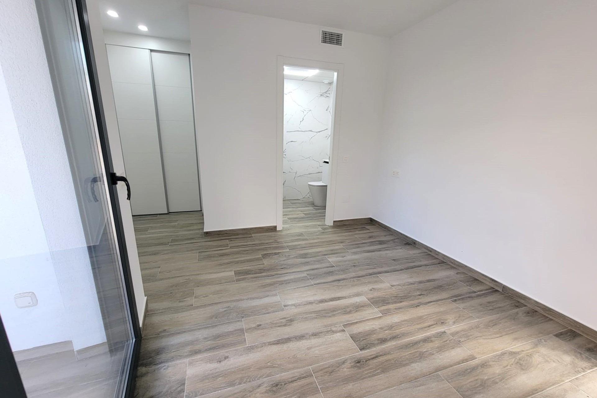 Resale - Apartamento - Torrevieja - Playa del Cura