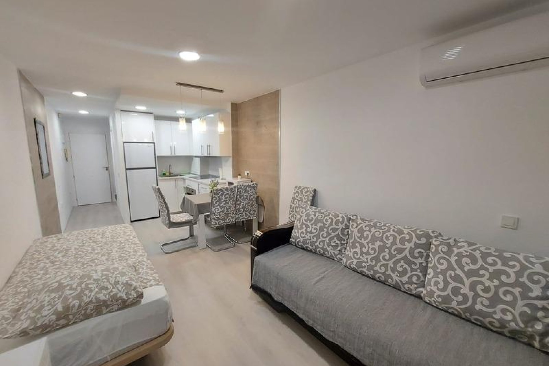 Resale - Apartamento - Torrevieja - Playa del Cura