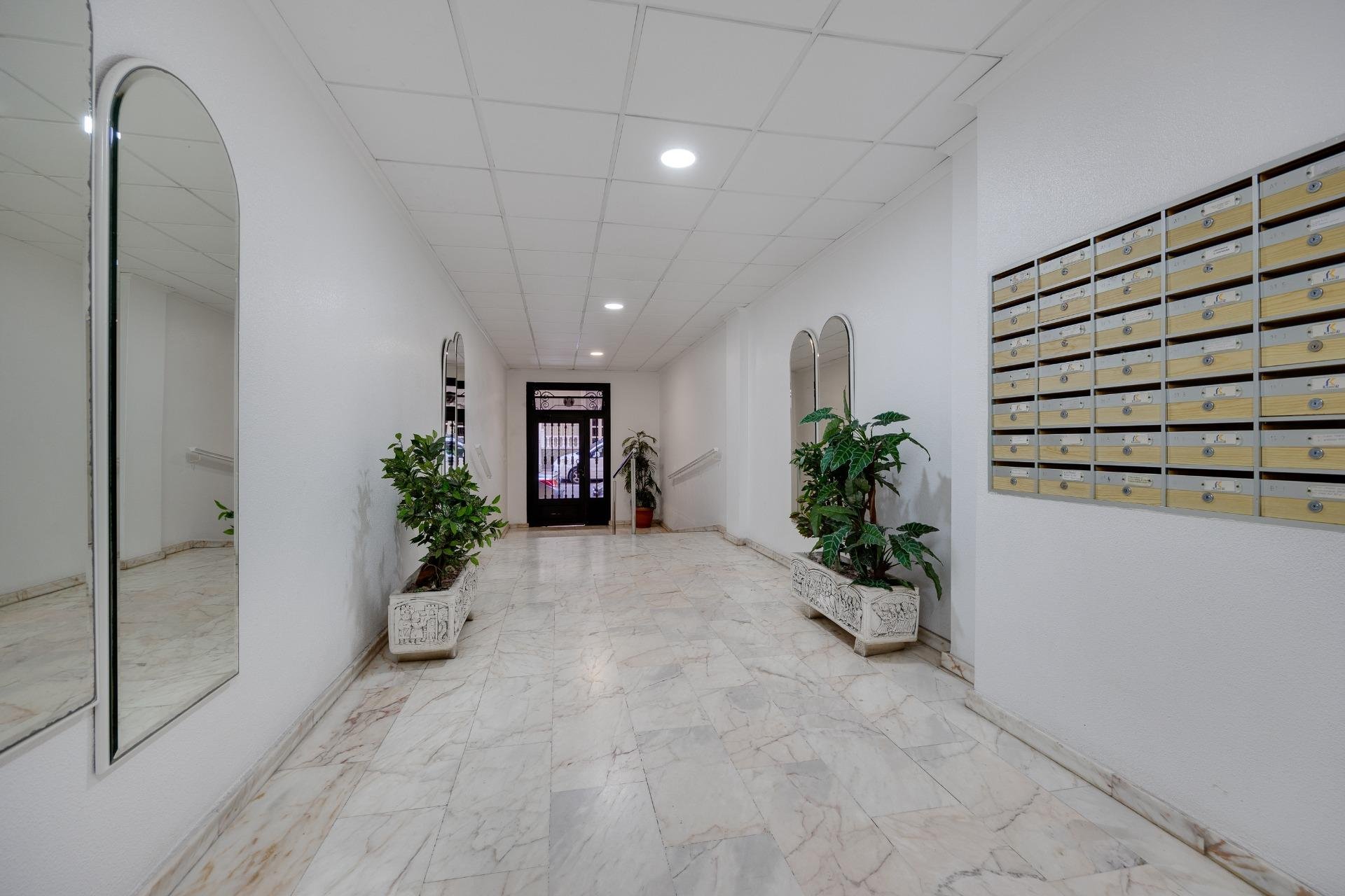 Resale - Apartamento - Torrevieja - Playa del Cura