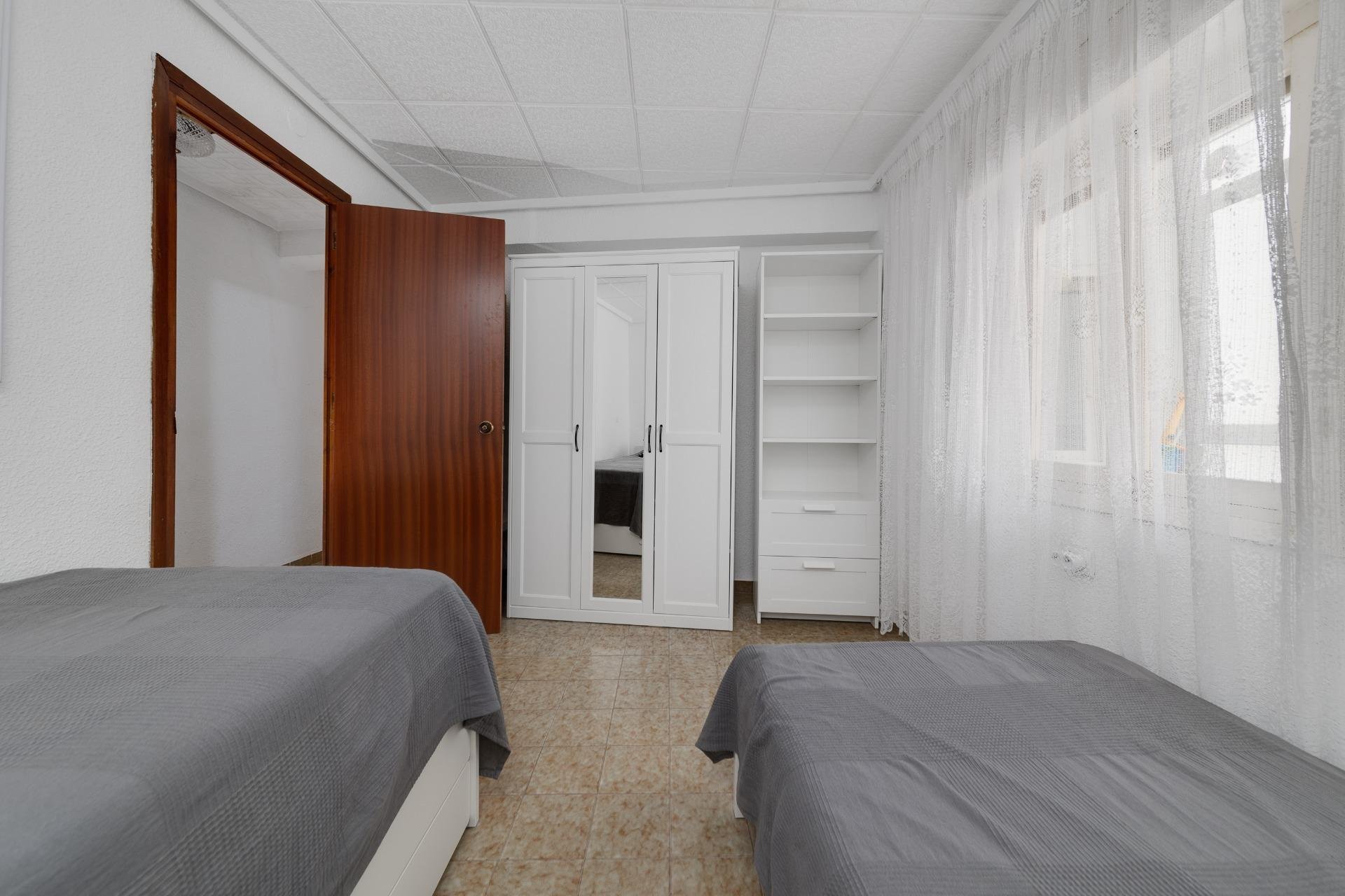 Resale - Apartamento - Torrevieja - Playa del Cura