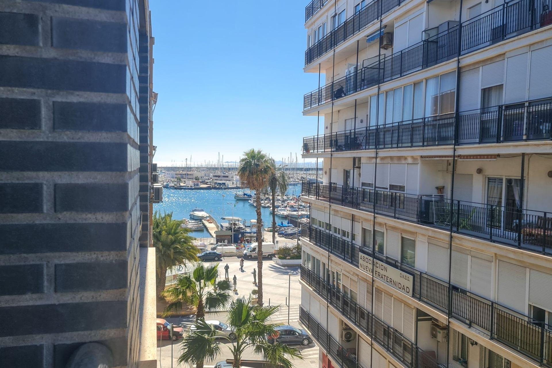 Resale - Apartamento - Torrevieja - Puerto