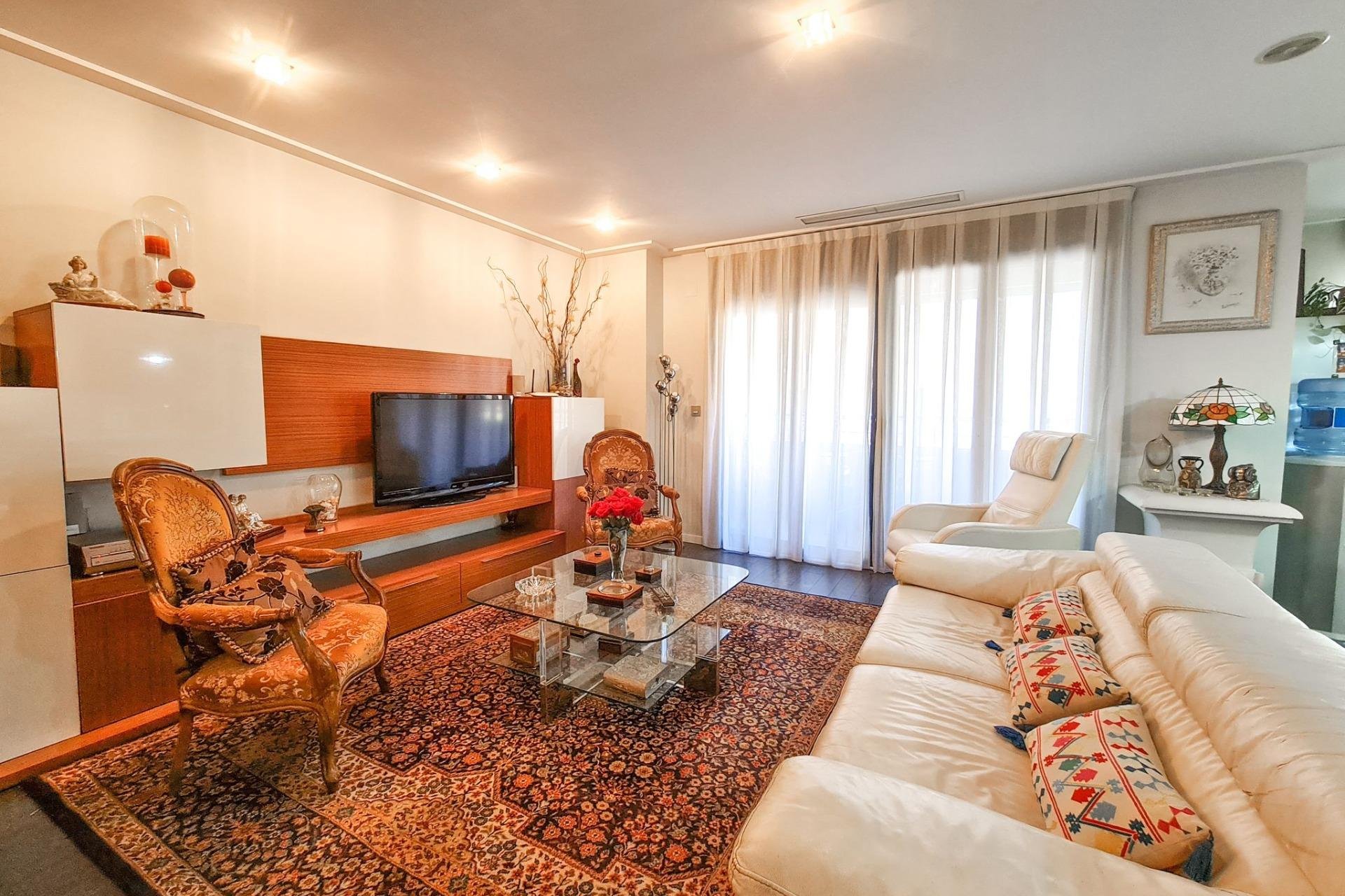 Resale - Apartamento - Torrevieja - Puerto