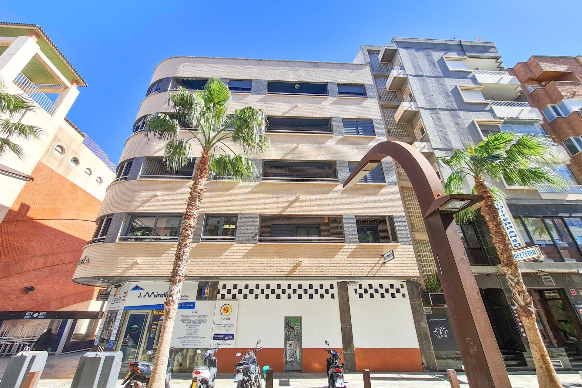 Resale - Apartamento - Torrevieja - Puerto