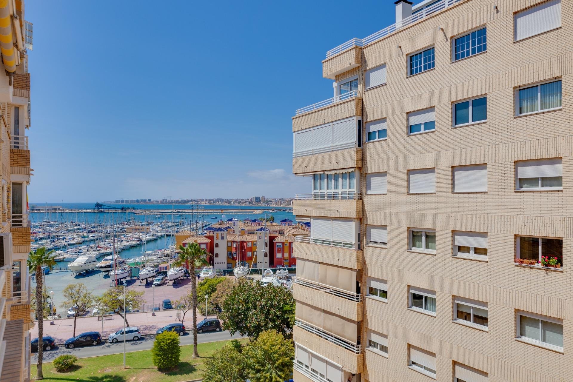 Resale - Apartamento - Torrevieja - Puerto