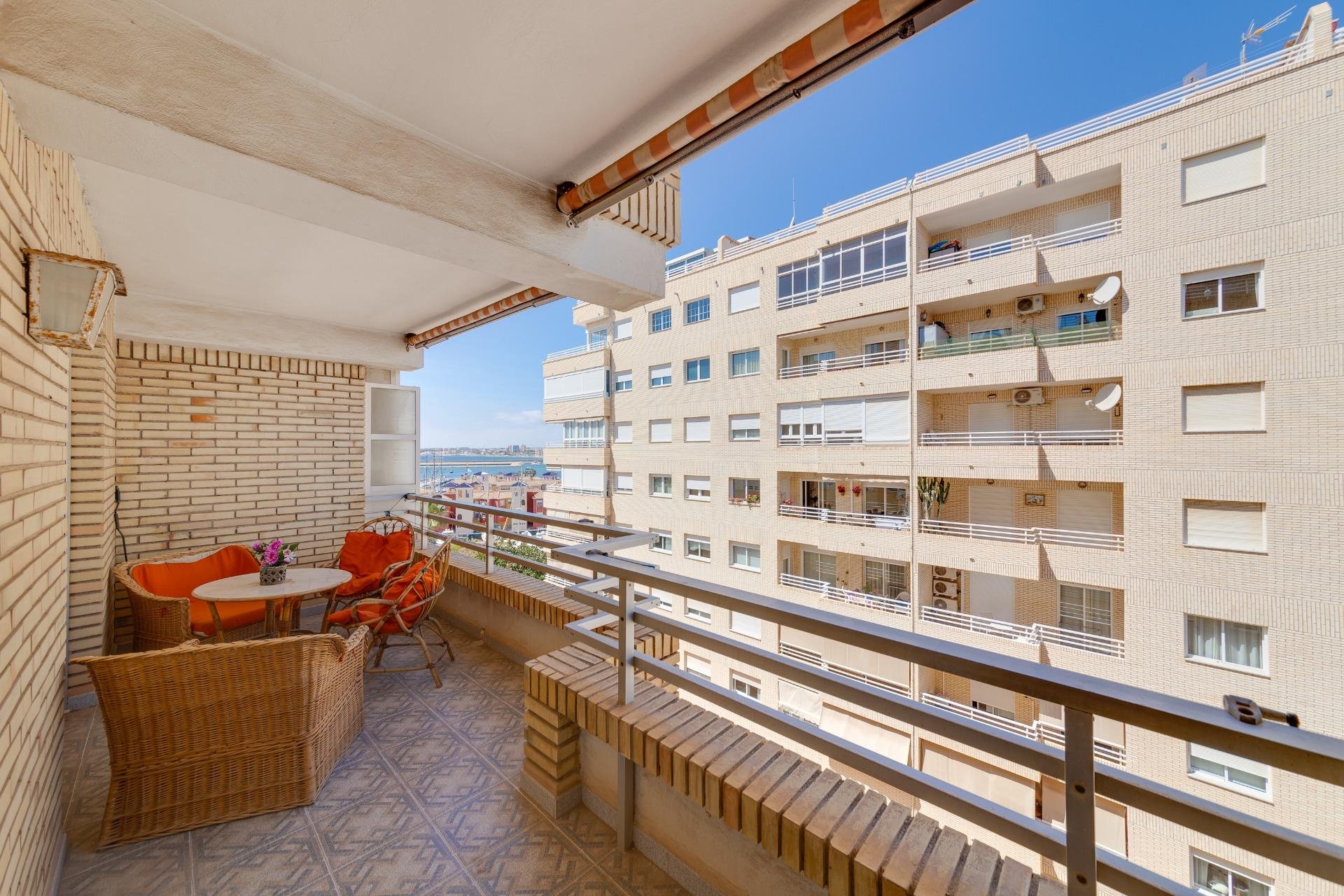 Resale - Apartamento - Torrevieja - Puerto