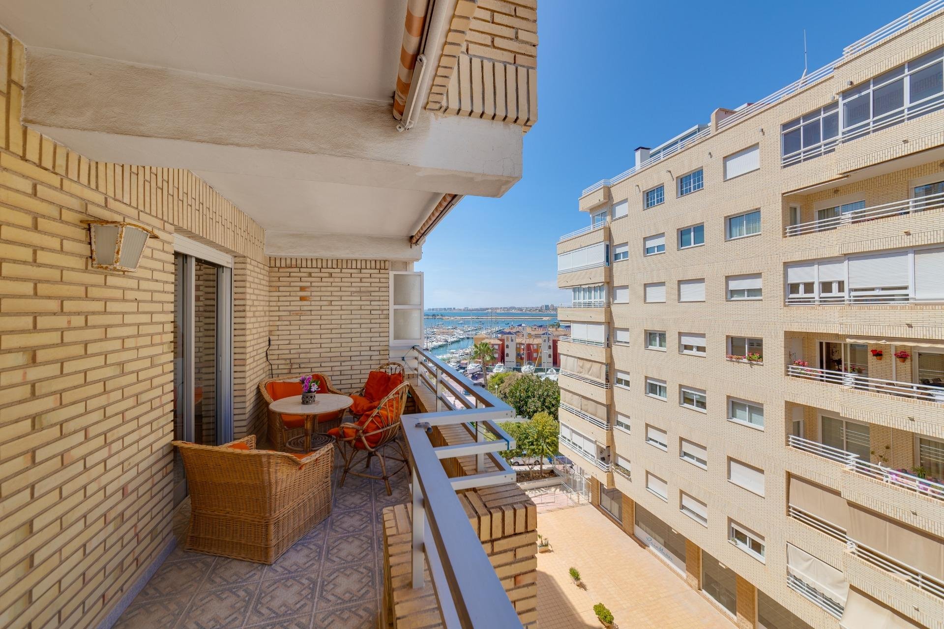 Resale - Apartamento - Torrevieja - Puerto