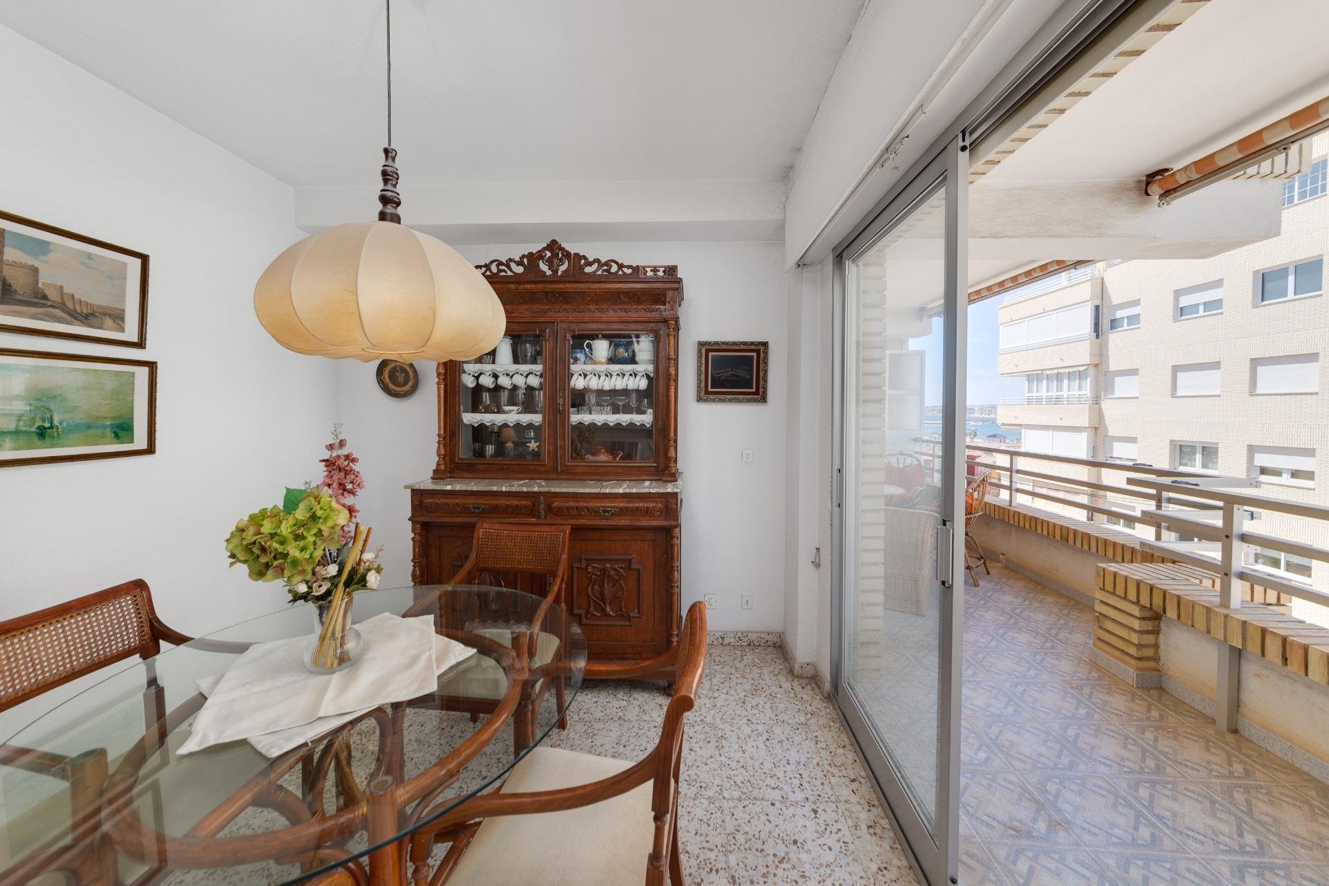 Resale - Apartamento - Torrevieja - Puerto