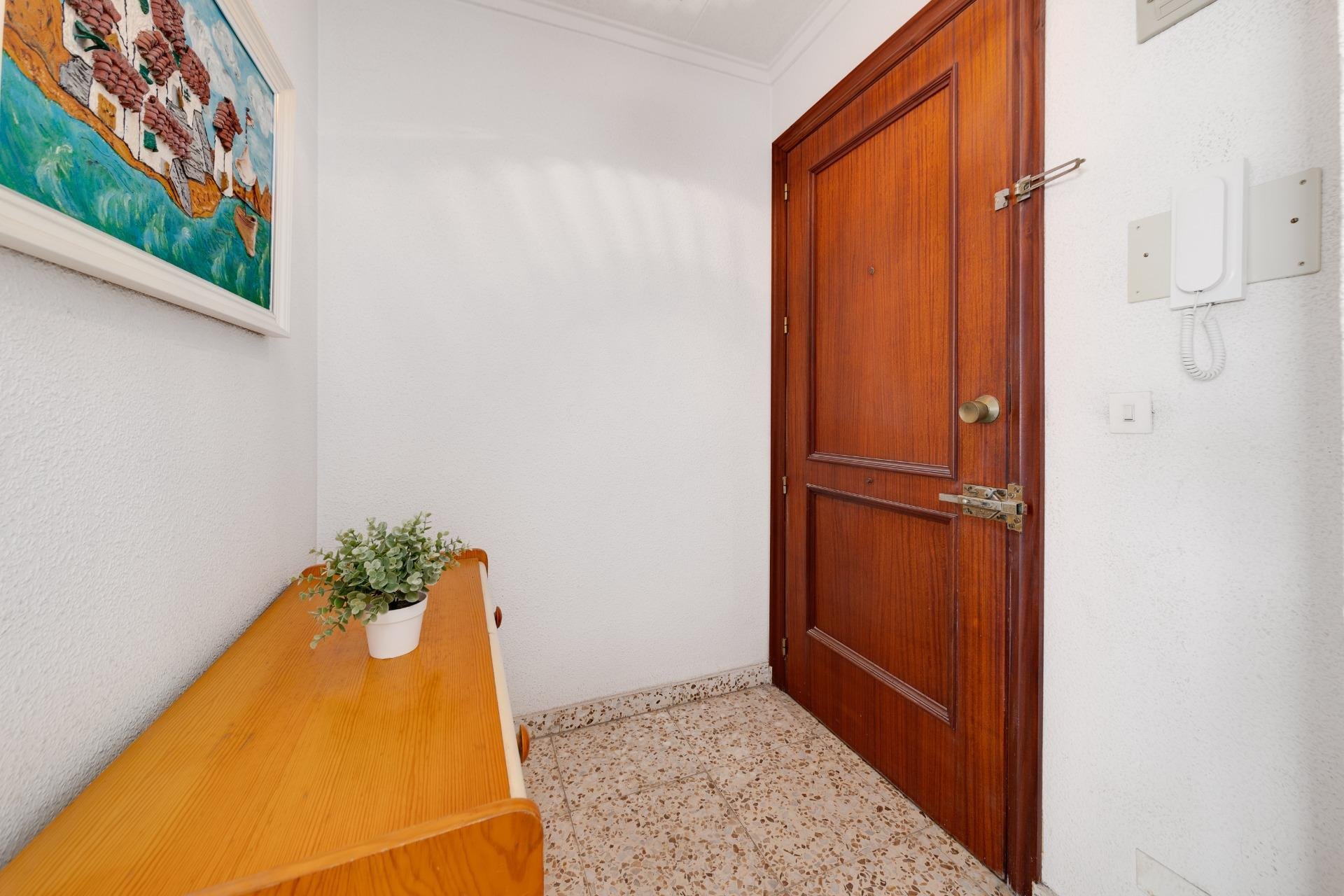 Resale - Apartamento - Torrevieja - Puerto