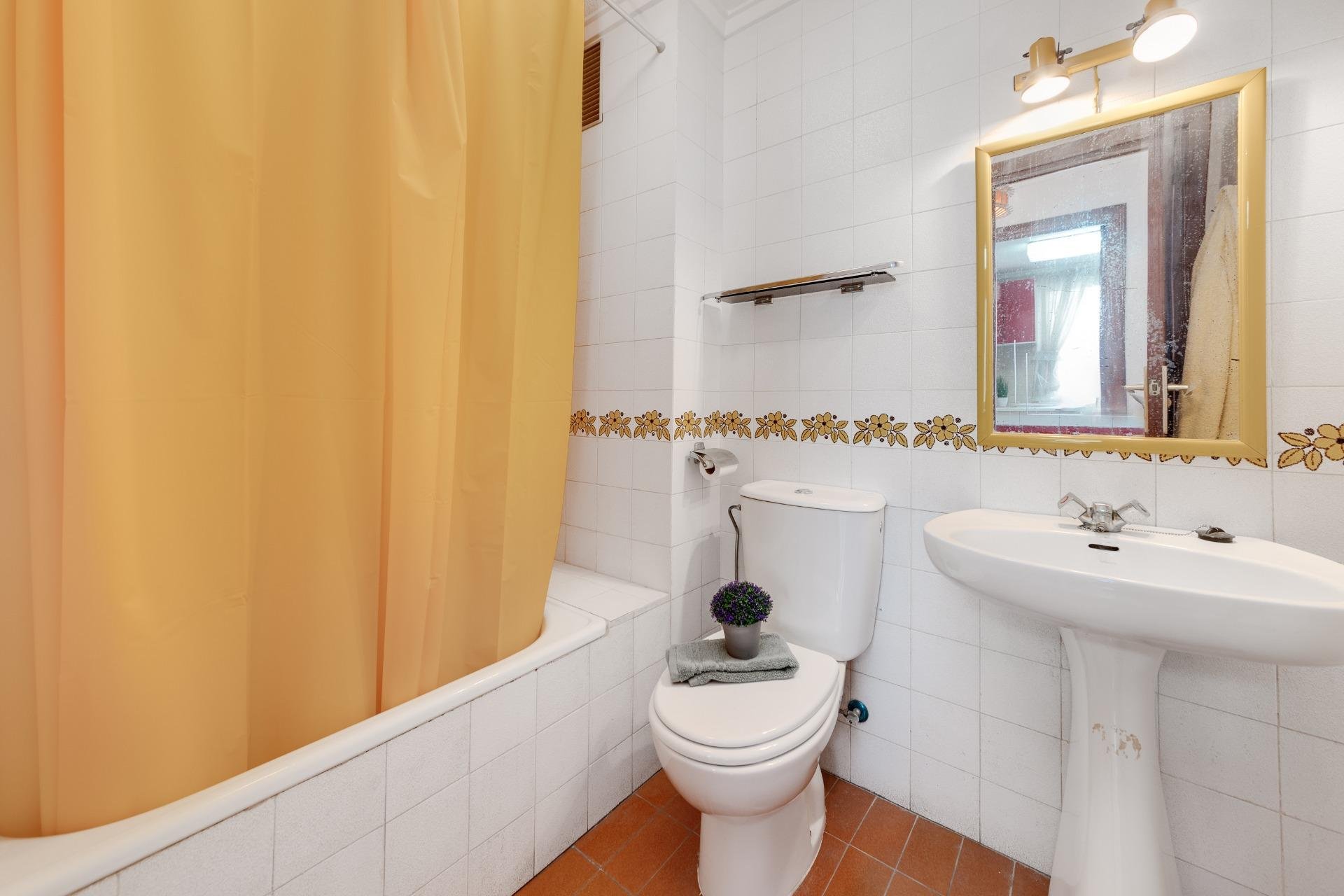 Resale - Apartamento - Torrevieja - Puerto