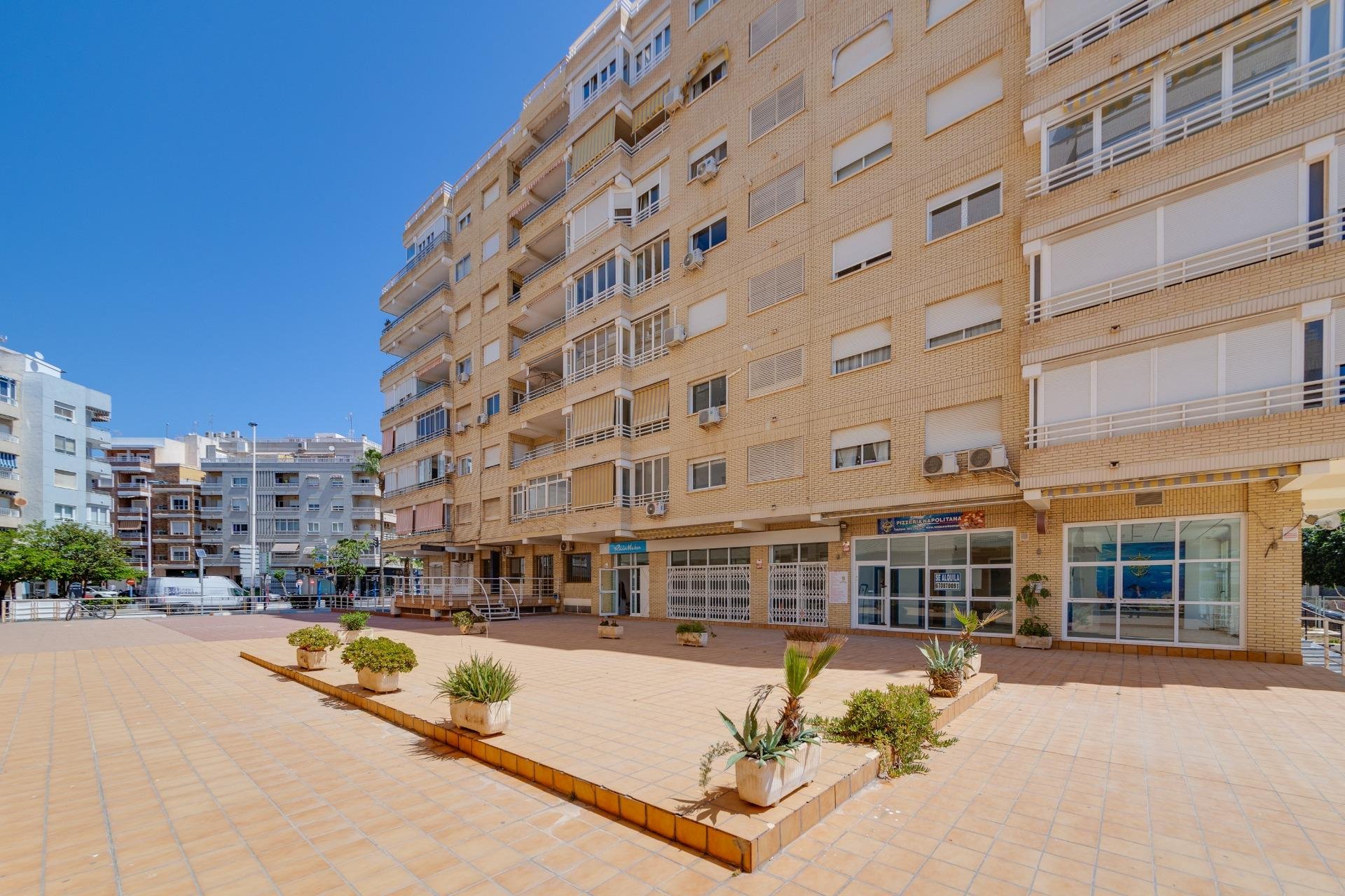 Resale - Apartamento - Torrevieja - Puerto