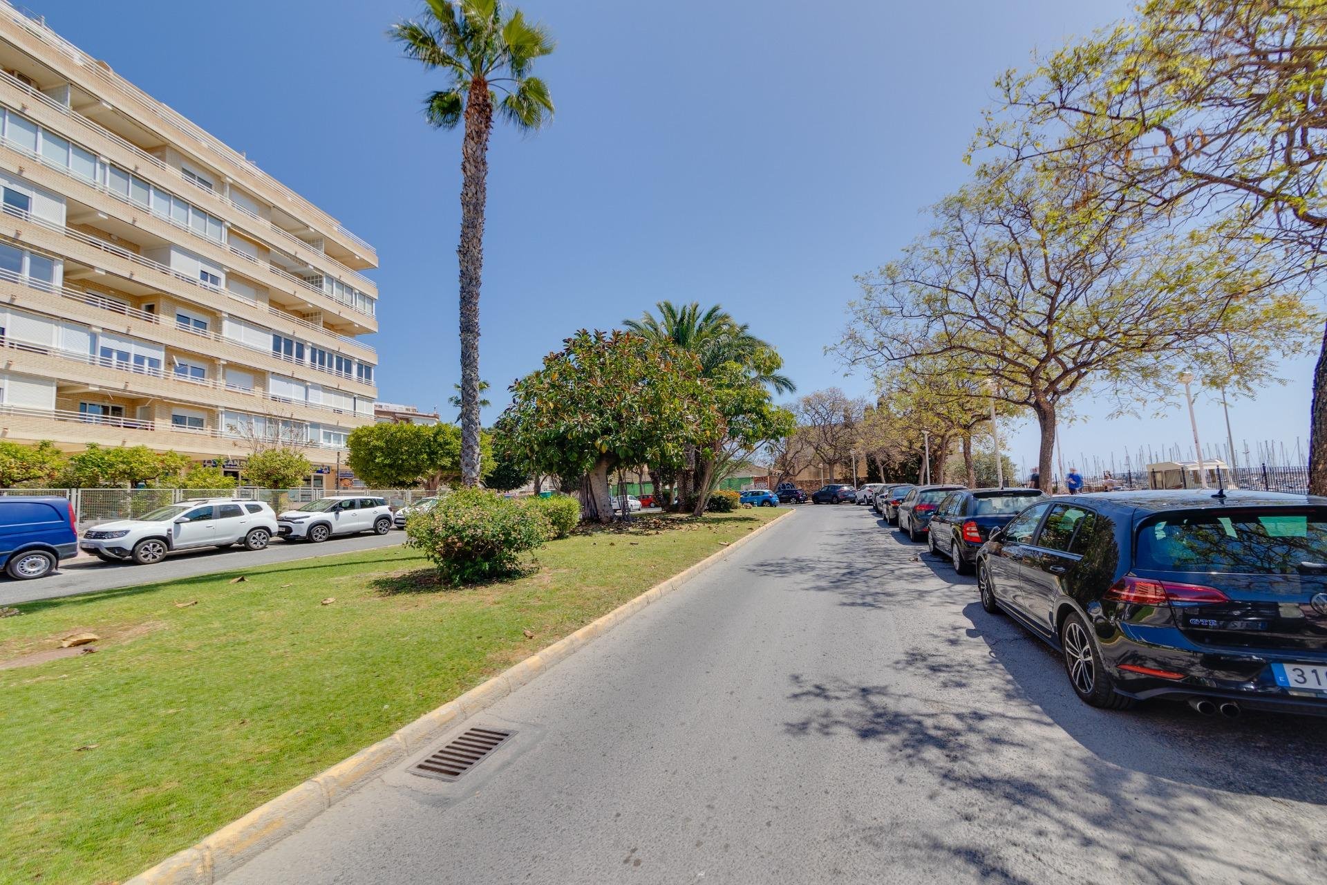 Resale - Apartamento - Torrevieja - Puerto