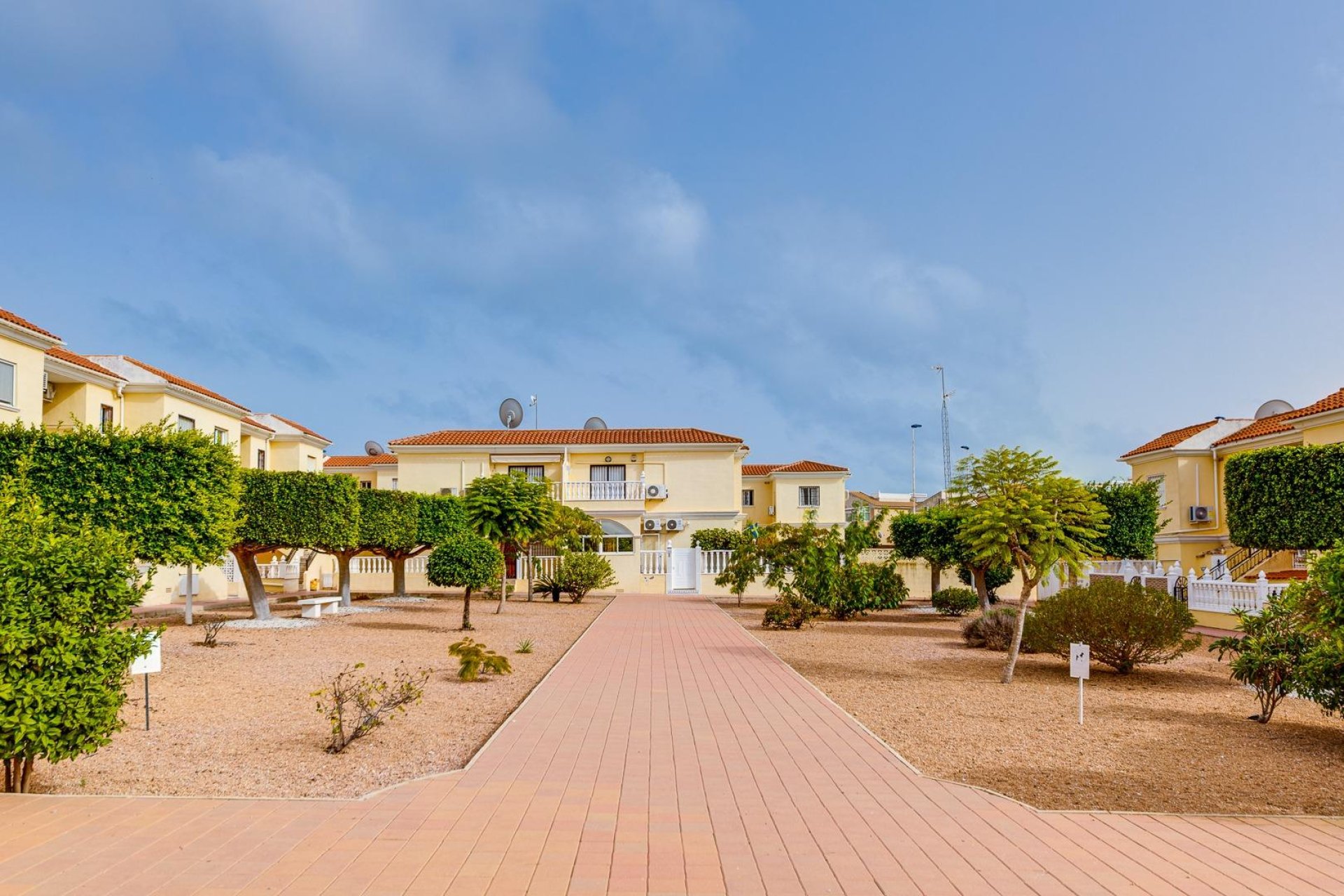 Resale - Bungalow Planta Alta - Torrevieja - Aguas nuevas 2