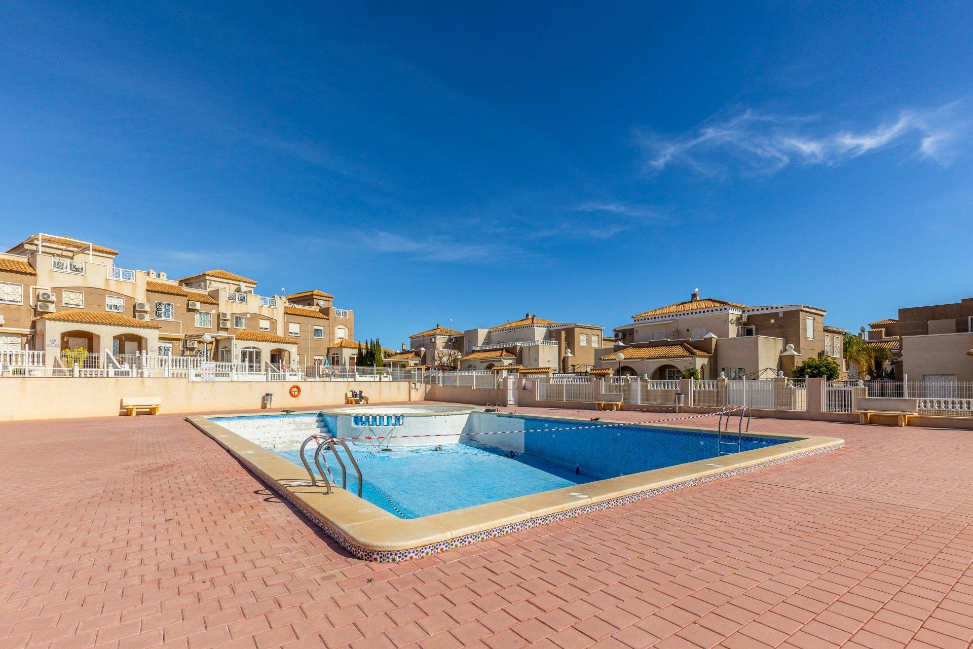 Resale - Bungalow Planta Alta - Torrevieja - Aguas nuevas 2