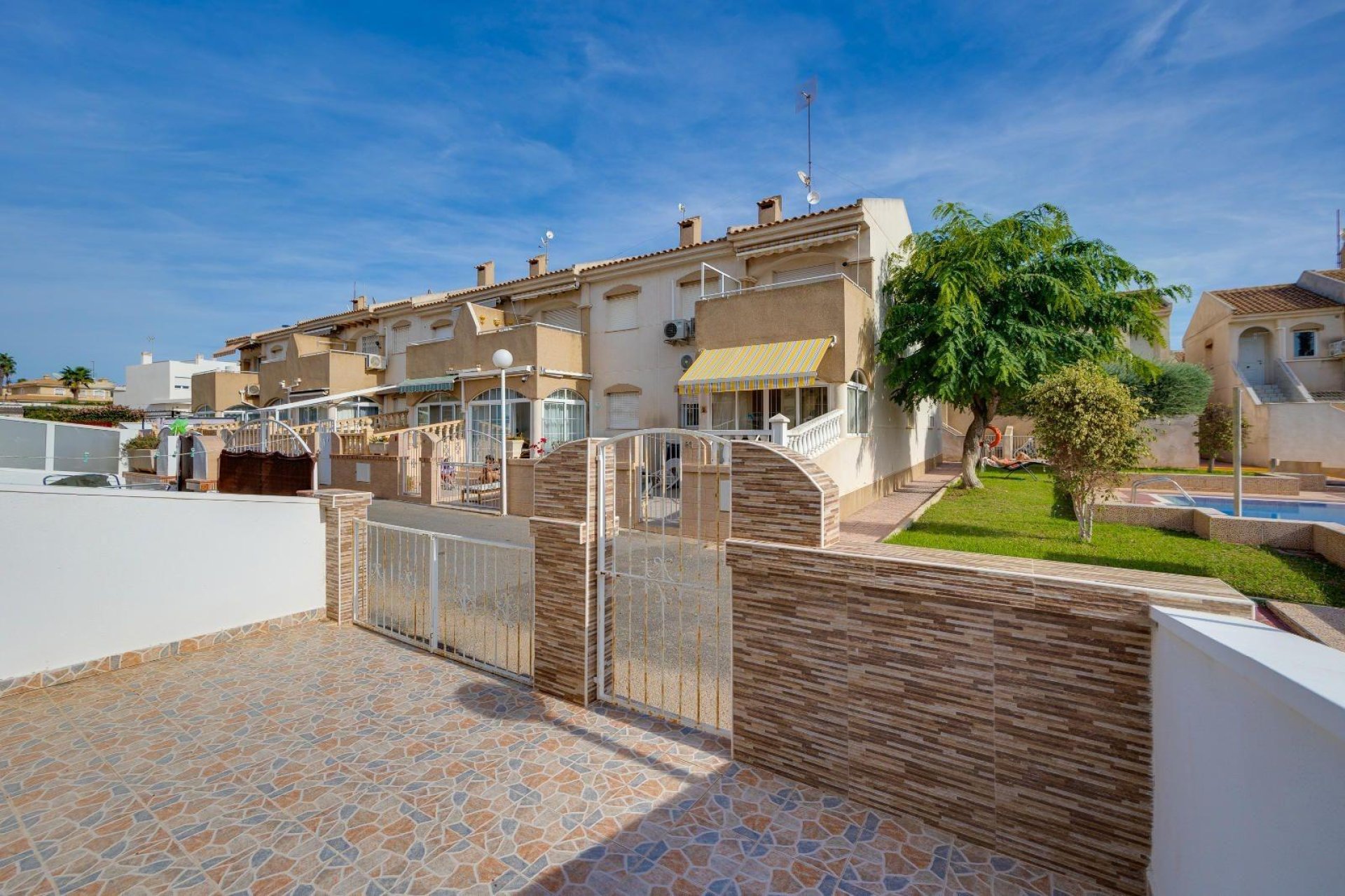 Resale - Bungalow Planta Baja - Torrevieja - Aguas nuevas 2
