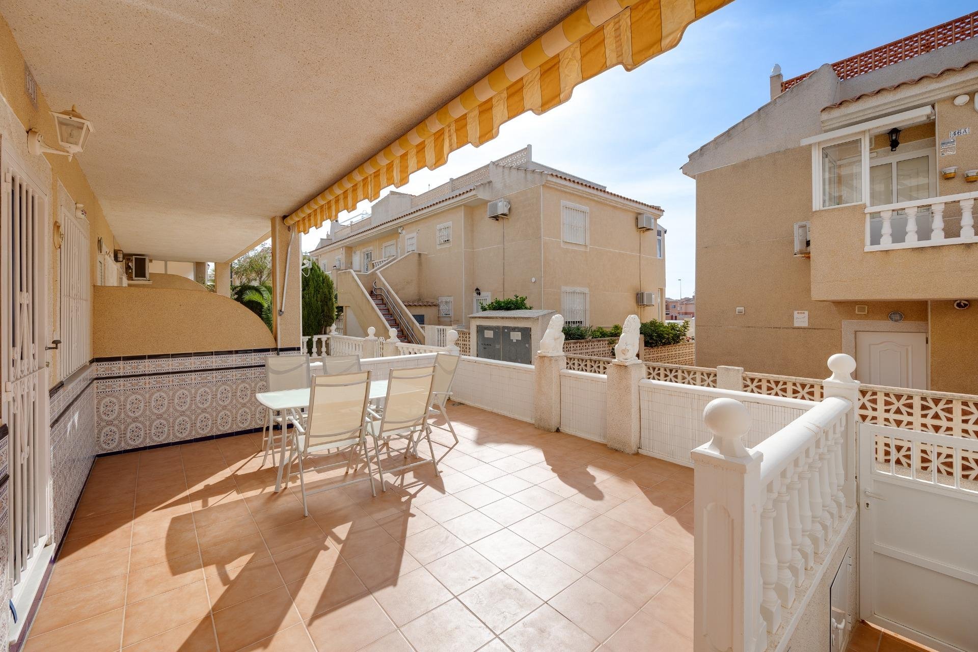 Resale - Bungalow Planta Baja - Torrevieja - Aguas nuevas 2