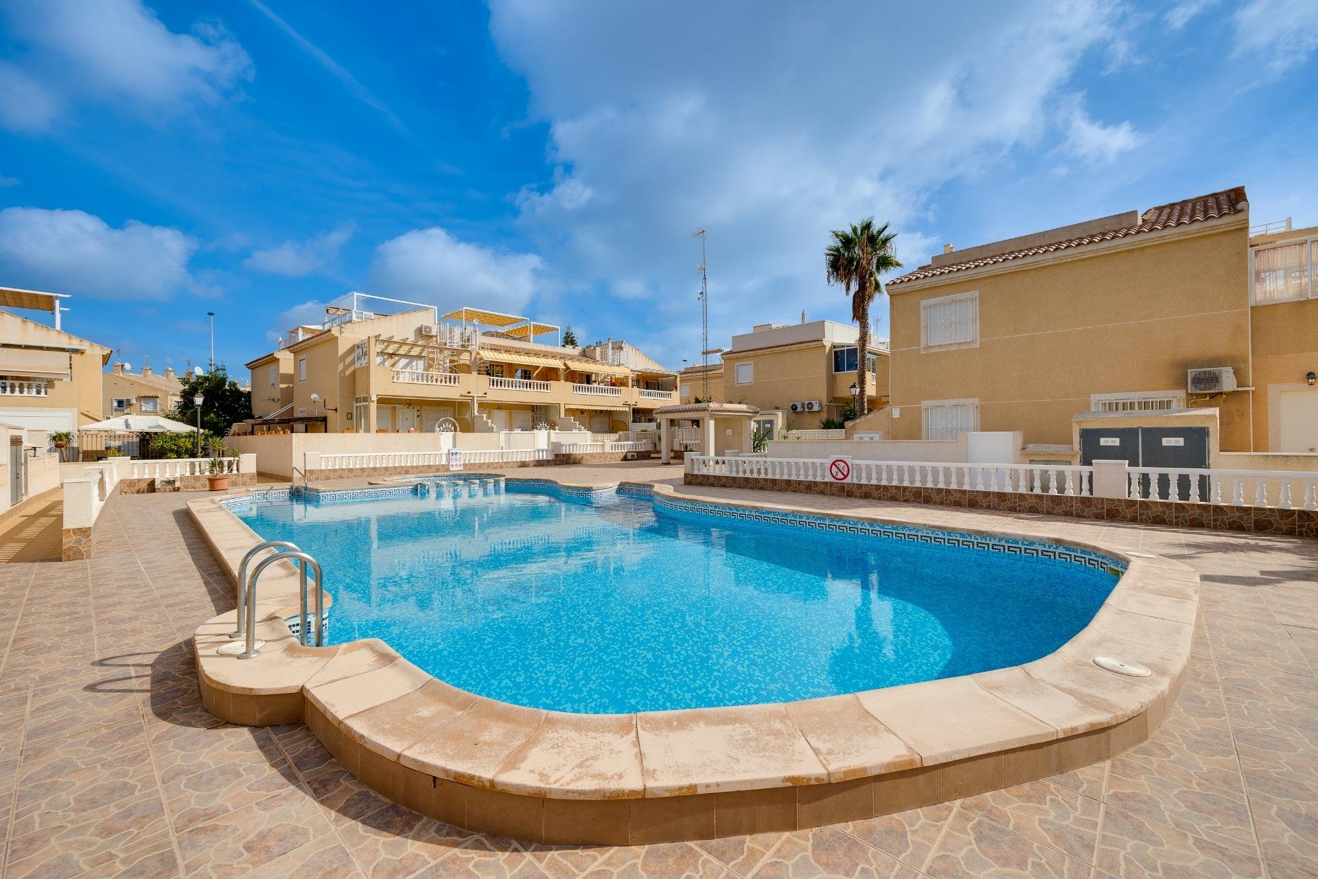 Resale - Bungalow Planta Baja - Torrevieja - Aguas nuevas 2