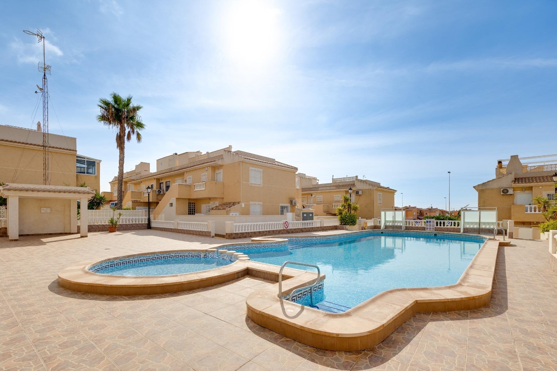 Resale - Bungalow Planta Baja - Torrevieja - Aguas nuevas 2