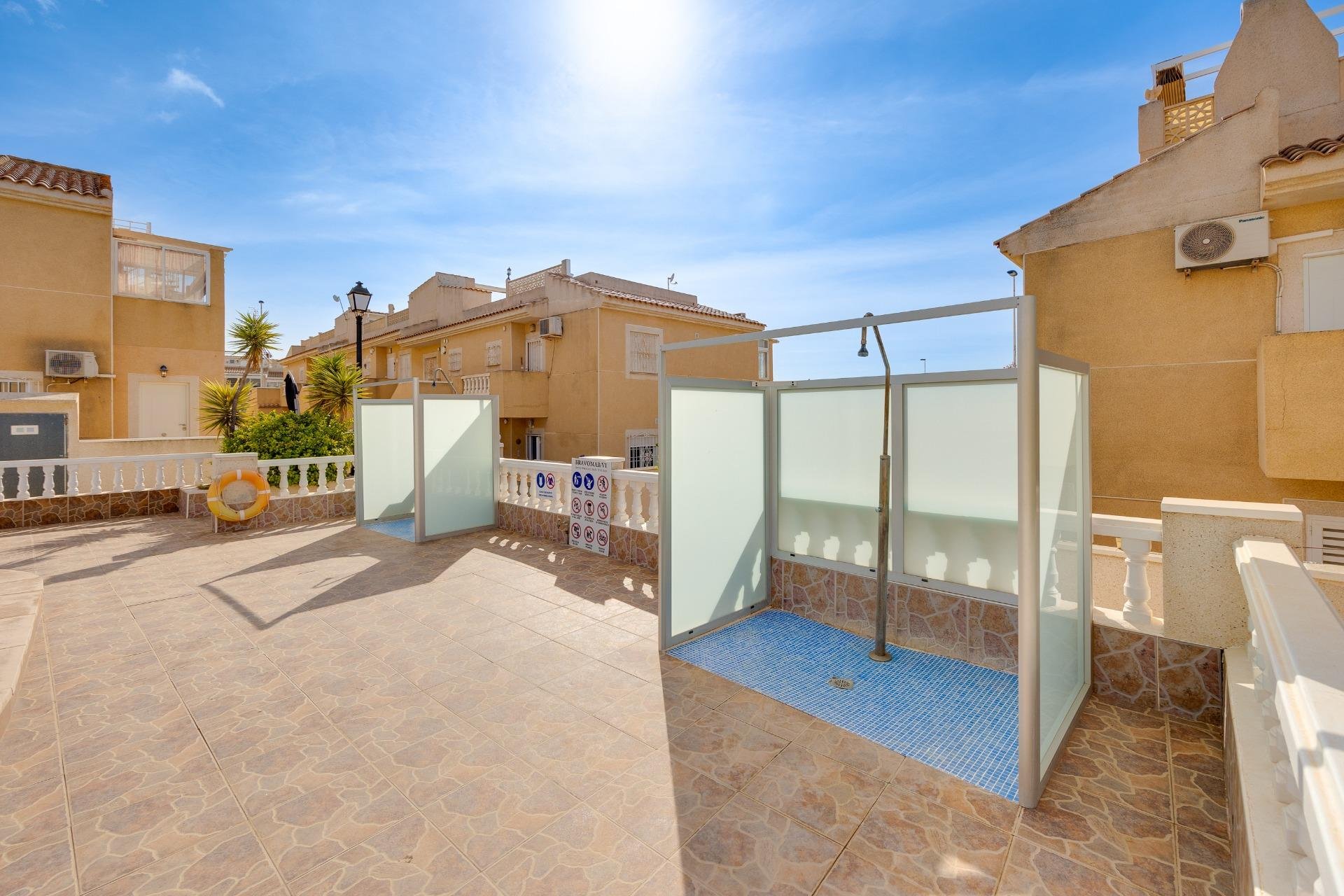 Resale - Bungalow Planta Baja - Torrevieja - Aguas nuevas 2