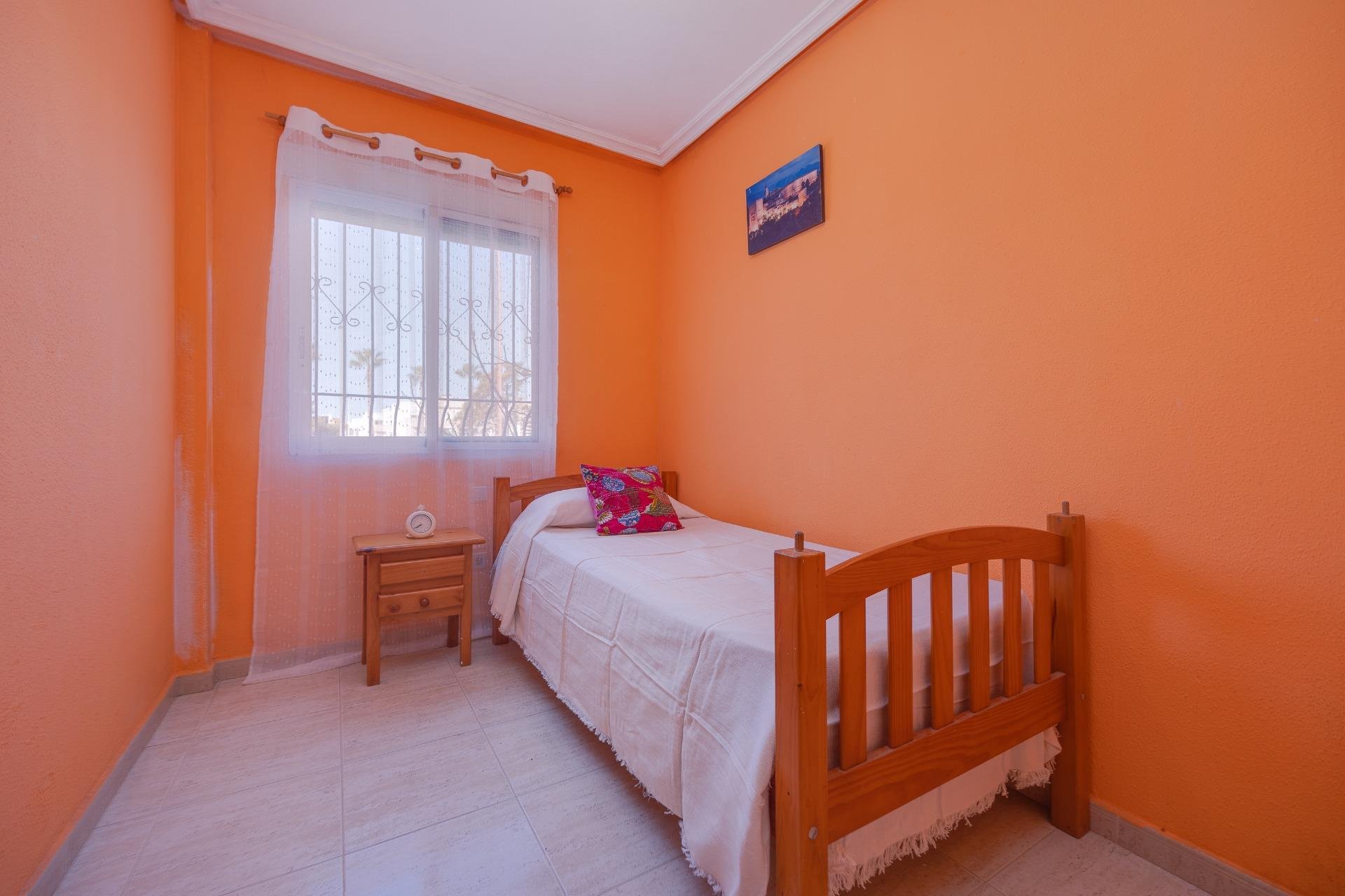 Resale - Bungalow Planta Baja - Torrevieja - Aguas Nuevas