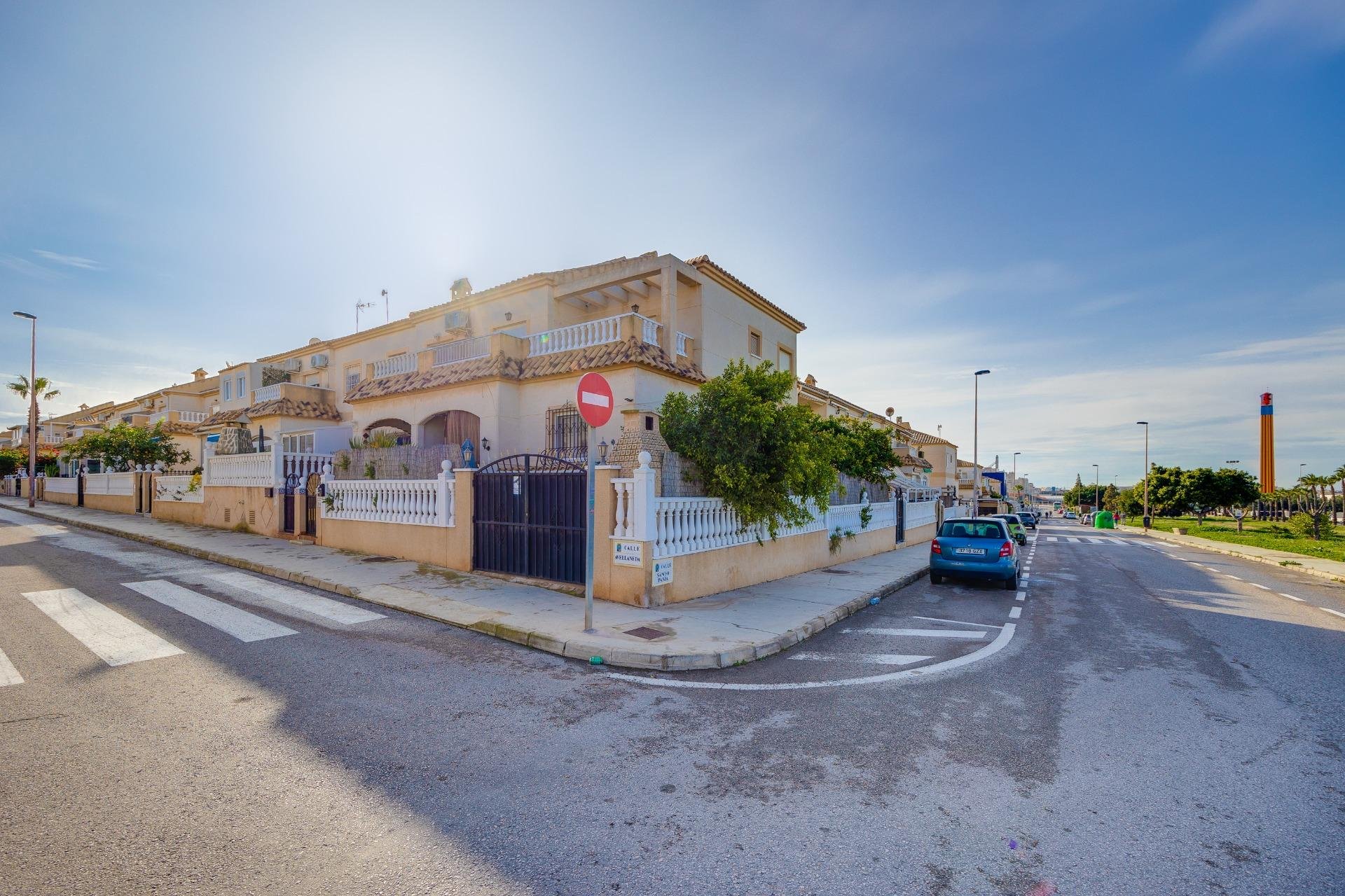 Resale - Bungalow Planta Baja - Torrevieja - Aguas Nuevas