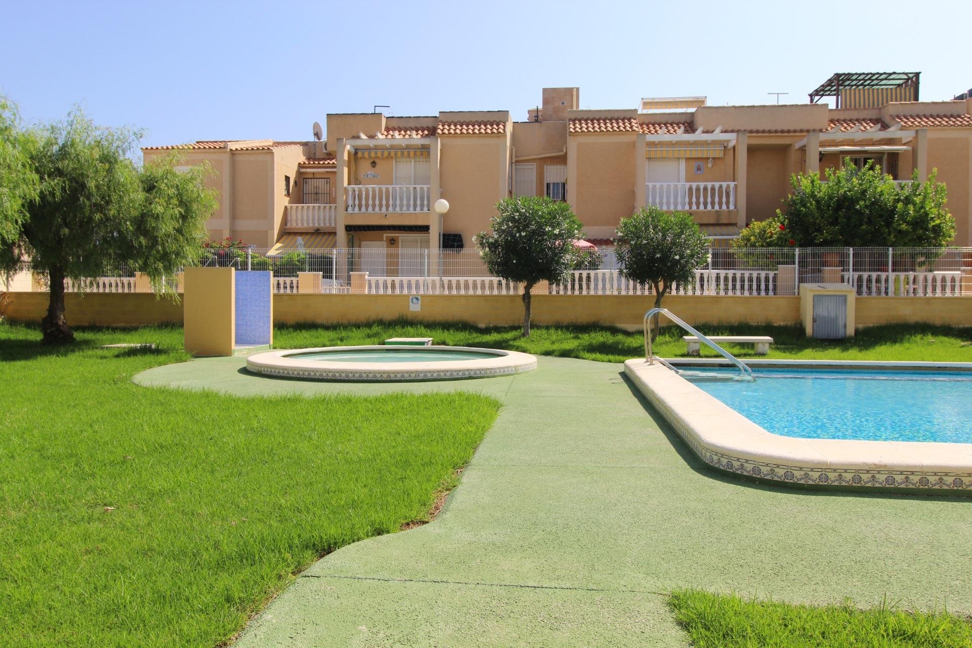Resale - Bungalow Planta Baja - Torrevieja - Aguas Nuevas
