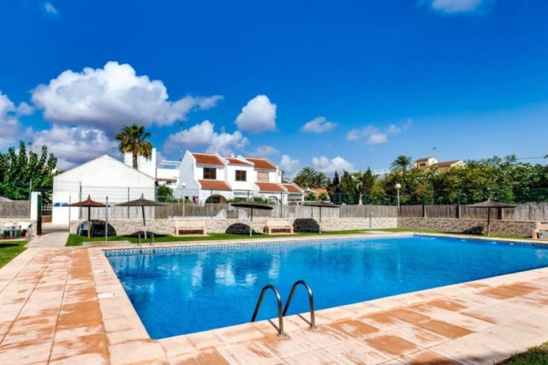 Resale - Bungalow Planta Baja - Torrevieja - Calas blanca