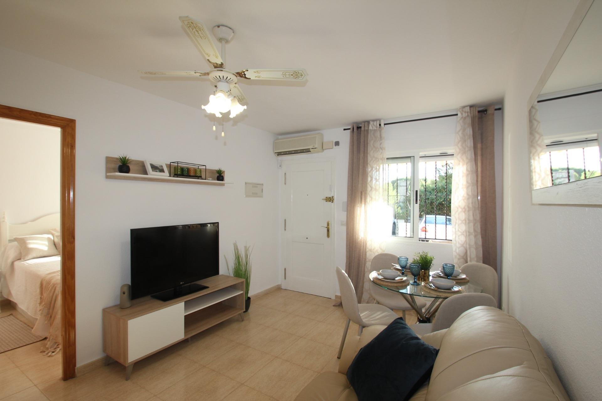 Resale - Bungalow Planta Baja - Torrevieja - Lago jardin