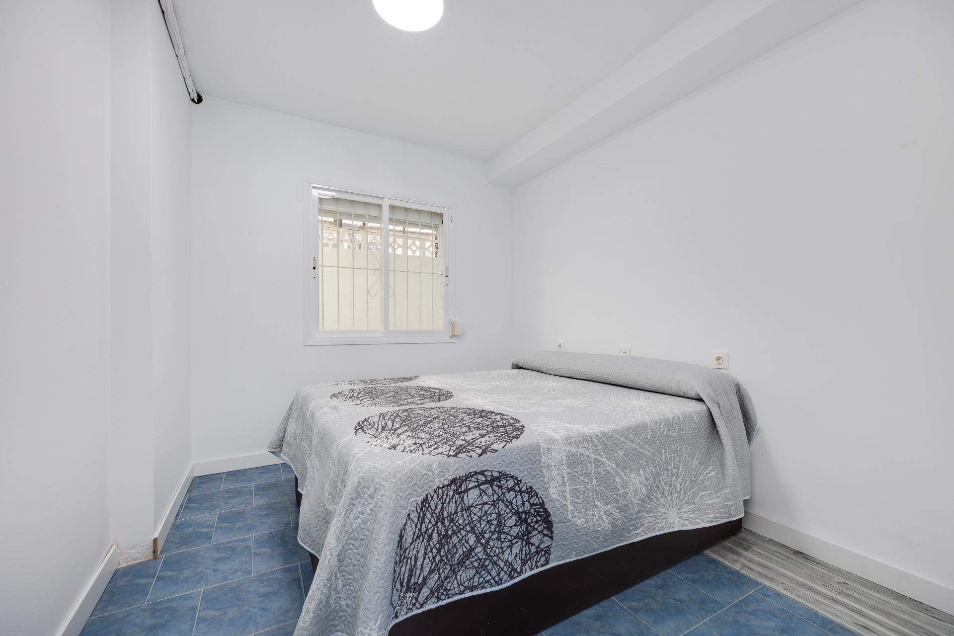 Resale - Bungalow Planta Baja - Torrevieja - Playa de los Naufragos