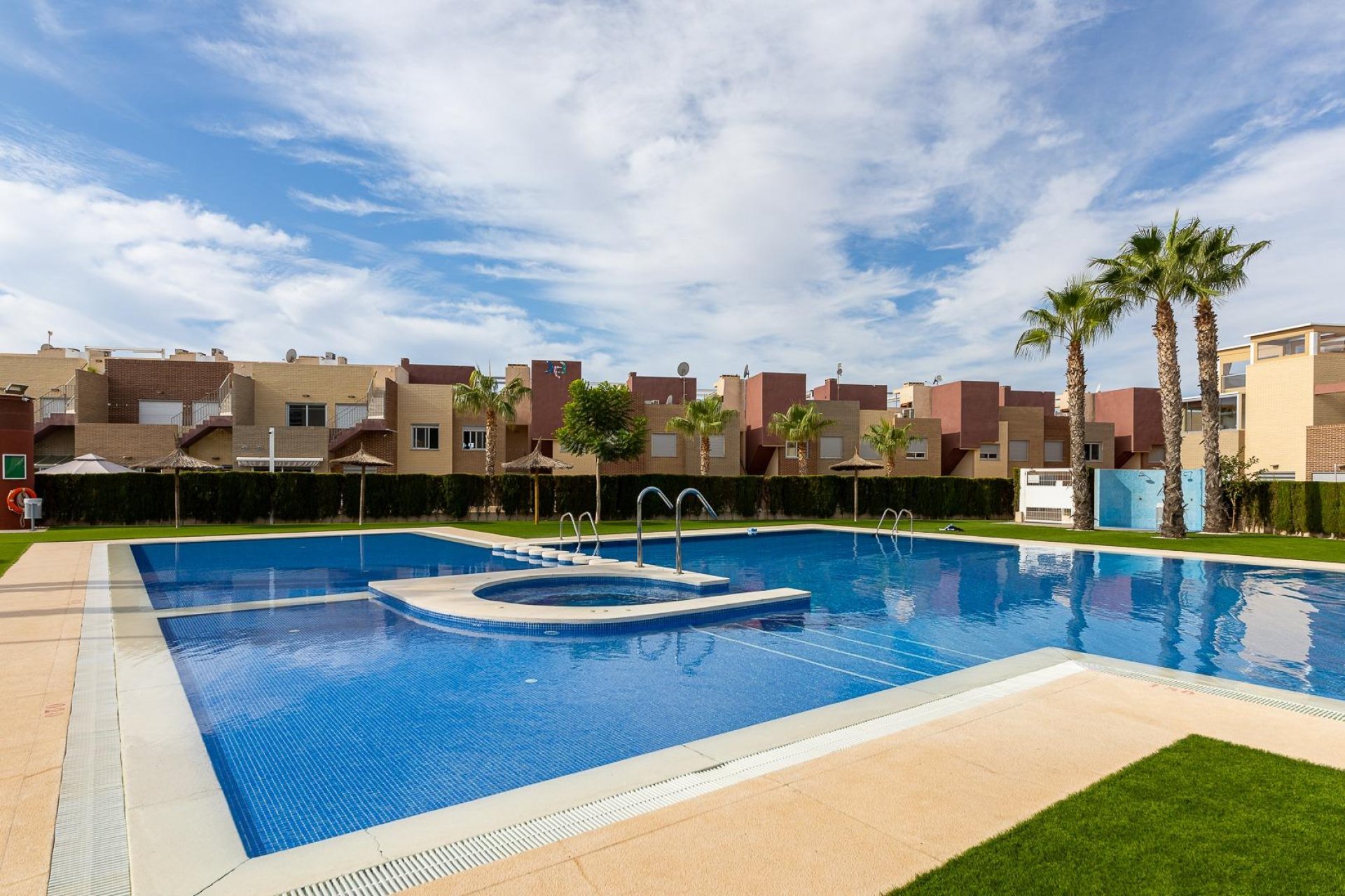 Resale - Bungalow Planta Baja - Torrevieja - Sector 25