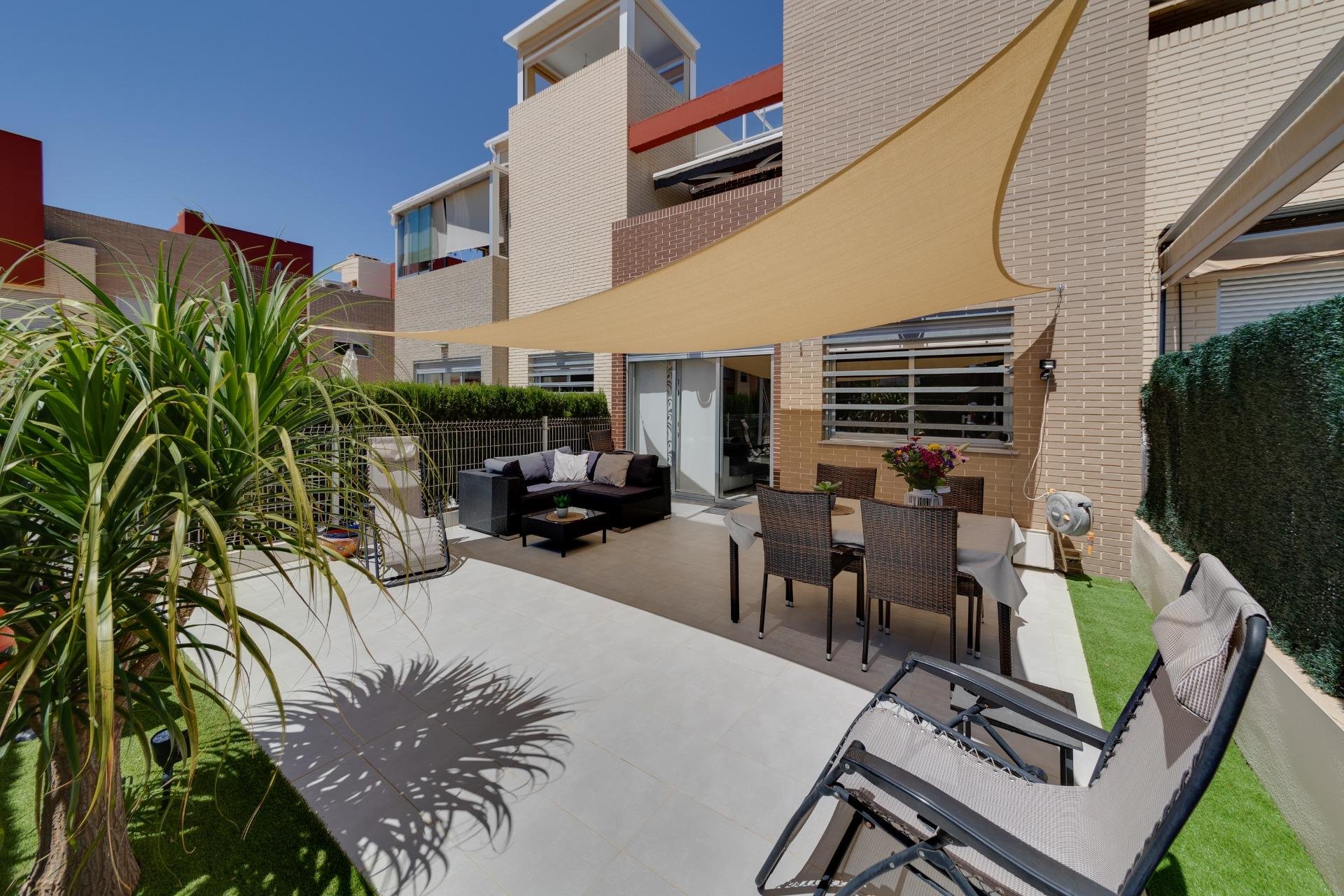 Resale - Bungalow Planta Baja - Torrevieja - Sector 25