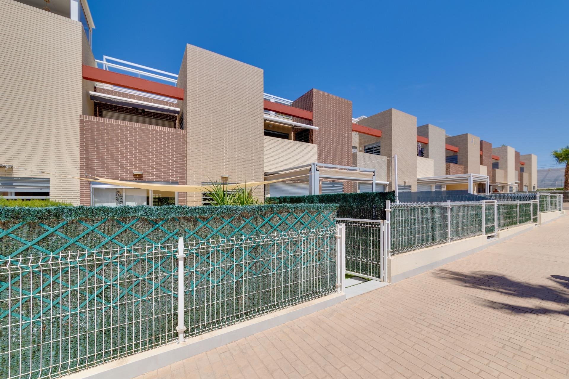 Resale - Bungalow Planta Baja - Torrevieja - Sector 25