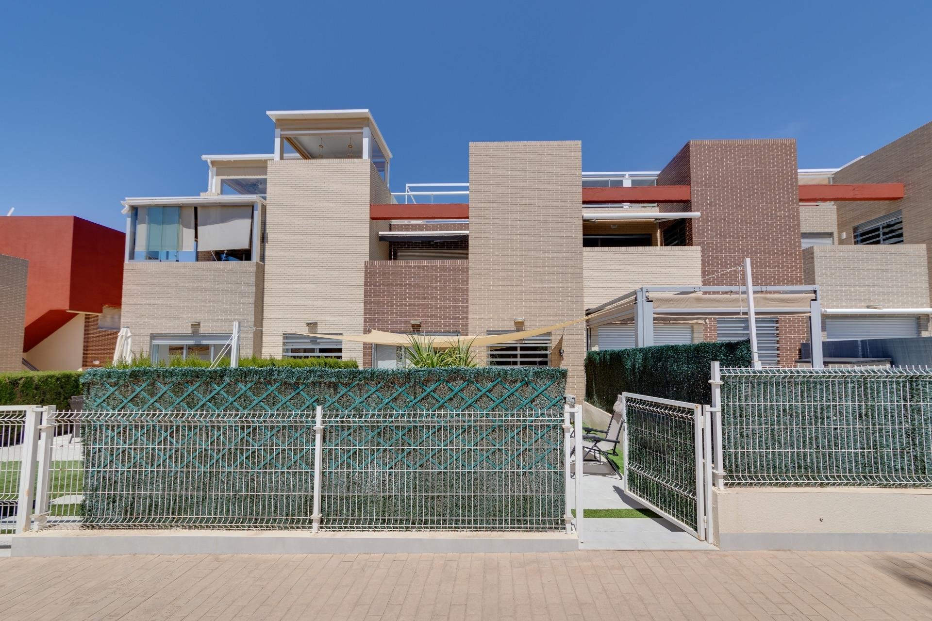 Resale - Bungalow Planta Baja - Torrevieja - Sector 25